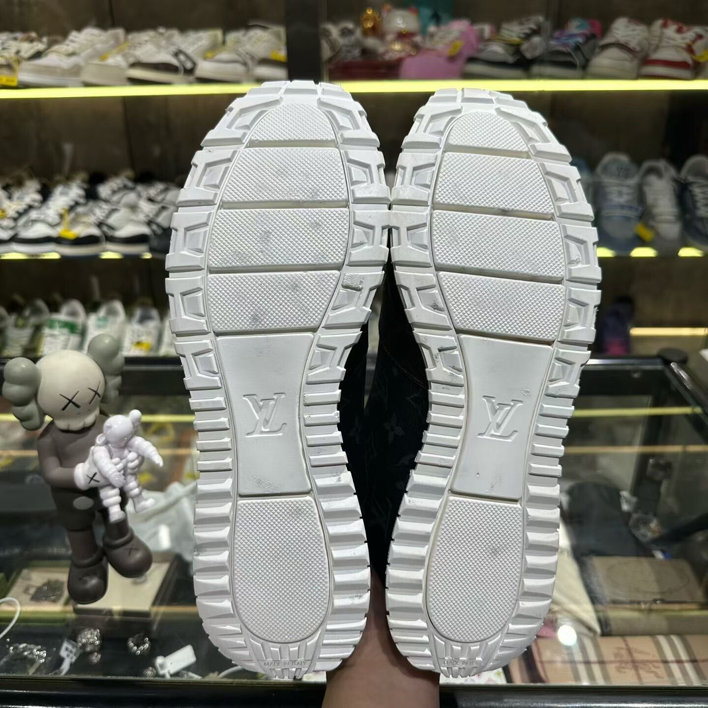 Louis Vuitton Louis Vuitton Multi Lowtop Sneakers 9.5 Men Size US 9.5 / EU 42-43 - 5 Thumbnail