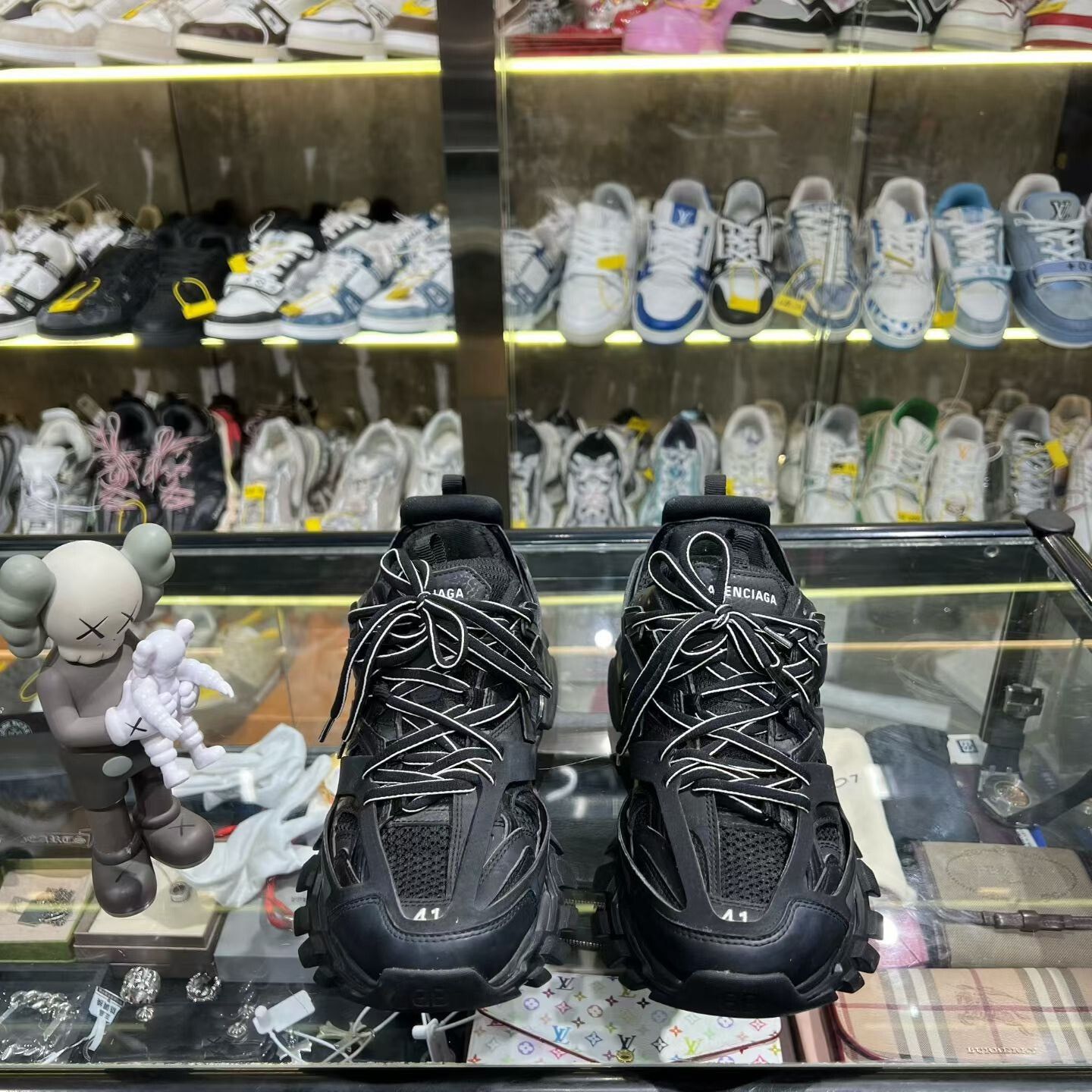 Louis Vuitton Louis Vuitton Training Multi Lowtop Sneakers 11 Men Size US 11 / EU 44 - 2 Thumbnail