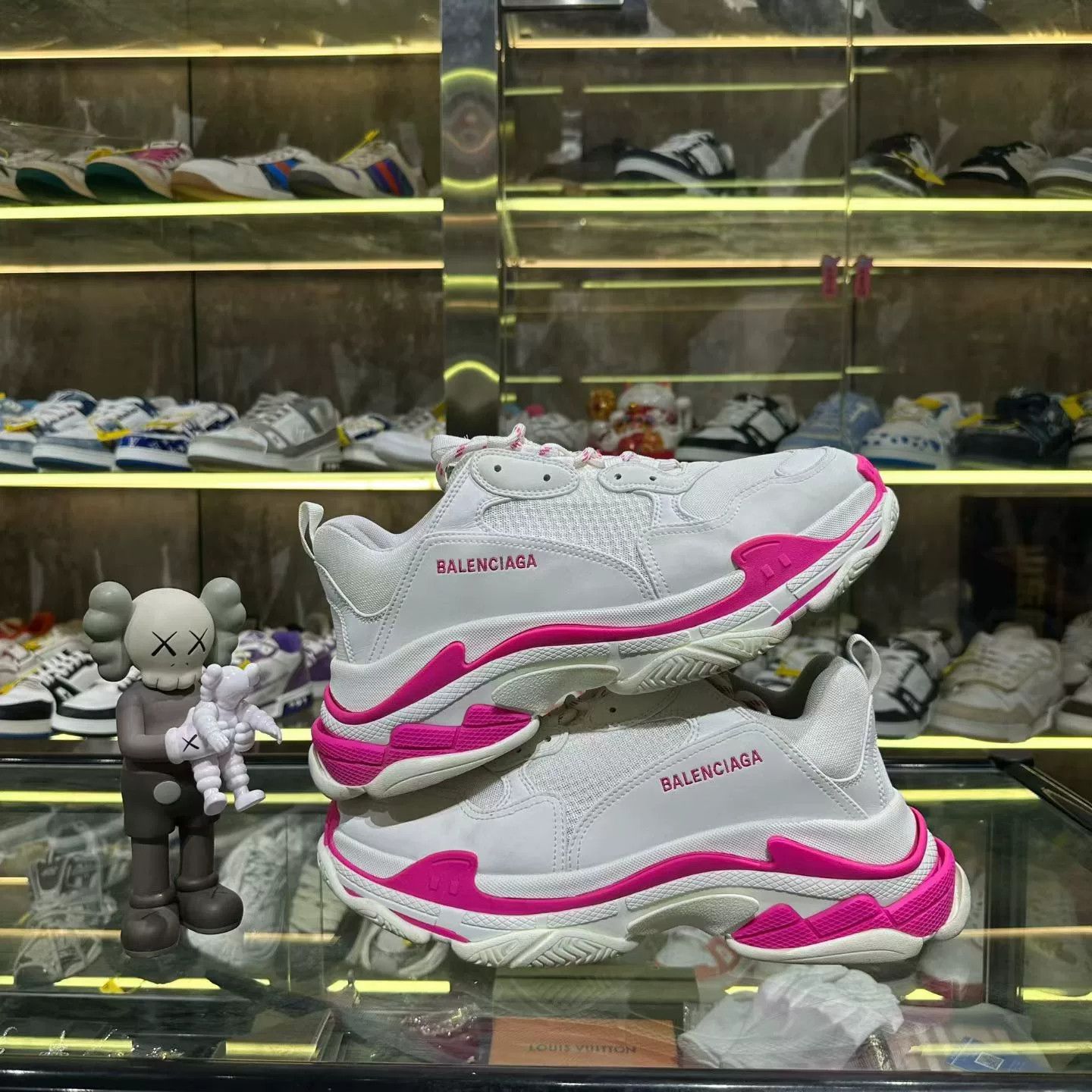 Balenciaga Balenciaga Pink Lowtop Sneakers 11 Men Size US 11 / EU 44 - 5 Thumbnail