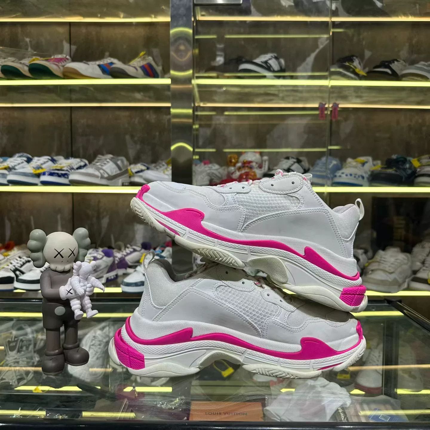 Balenciaga Balenciaga Pink Lowtop Sneakers 11 Men Size US 11 / EU 44 - 6 Thumbnail
