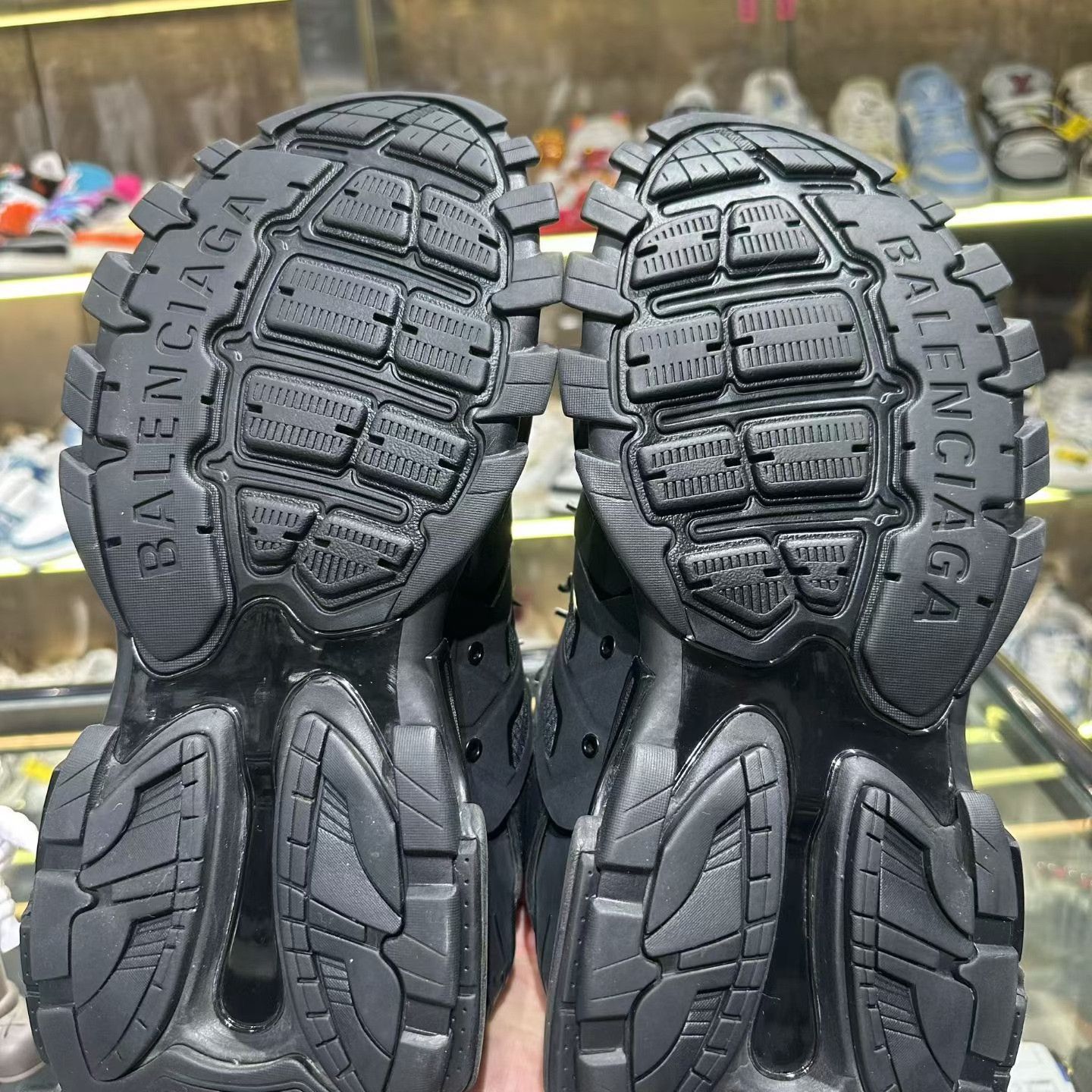 Balenciaga Balenciaga Black Lowtop Sneakers 11 Men Size US 11 / EU 44 - 7 Thumbnail