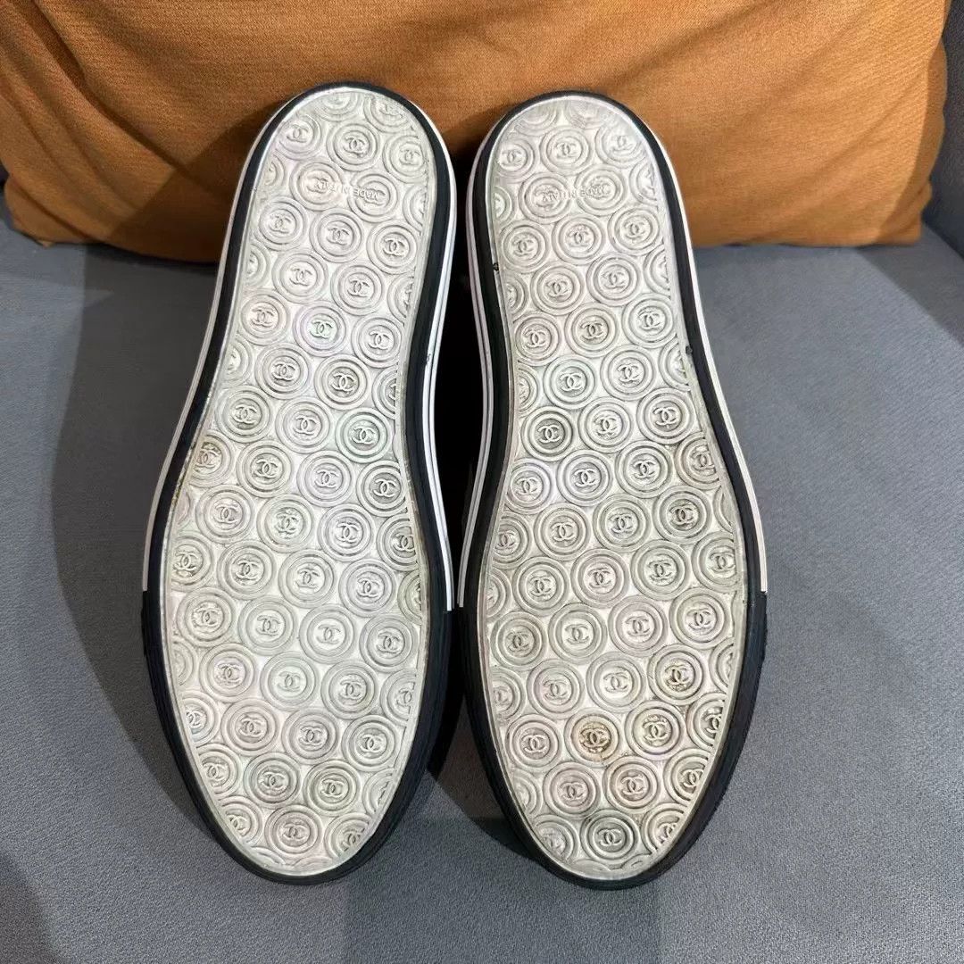 Chanel Chanel Black Lowtop Sneakers us_6 Women Size US 6 / IT 36 - 4 Thumbnail