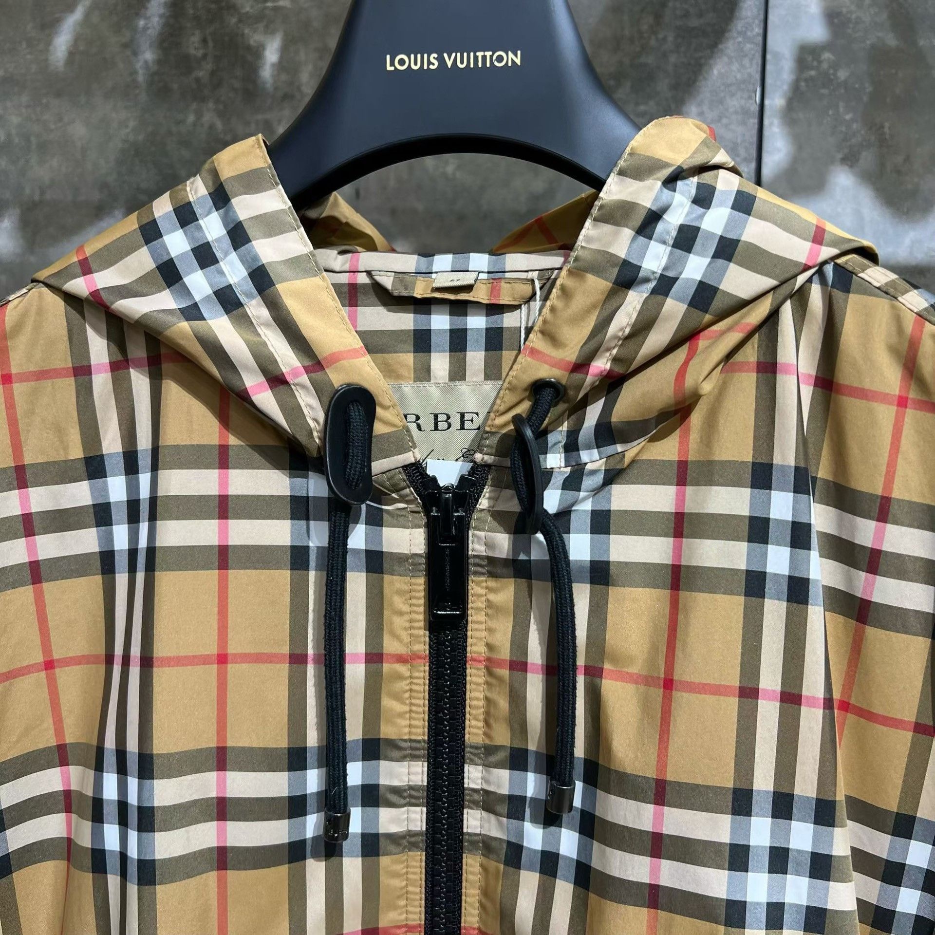 Burberry Burberry Nylon Plaid Light Jacket m Men Size US M / EU 48-50 / 2 - 3 Thumbnail