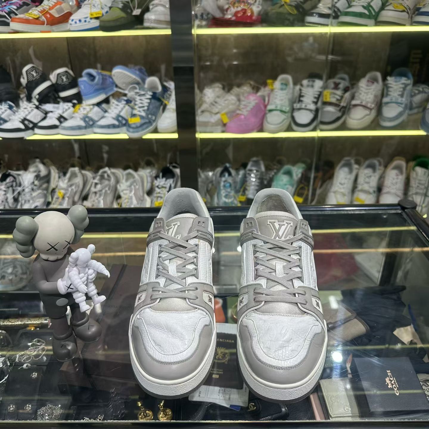 Louis Vuitton Louis Vuitton Training Multi Lowtop Sneakers 10 Men Size US 10 / EU 43 - 2 Thumbnail