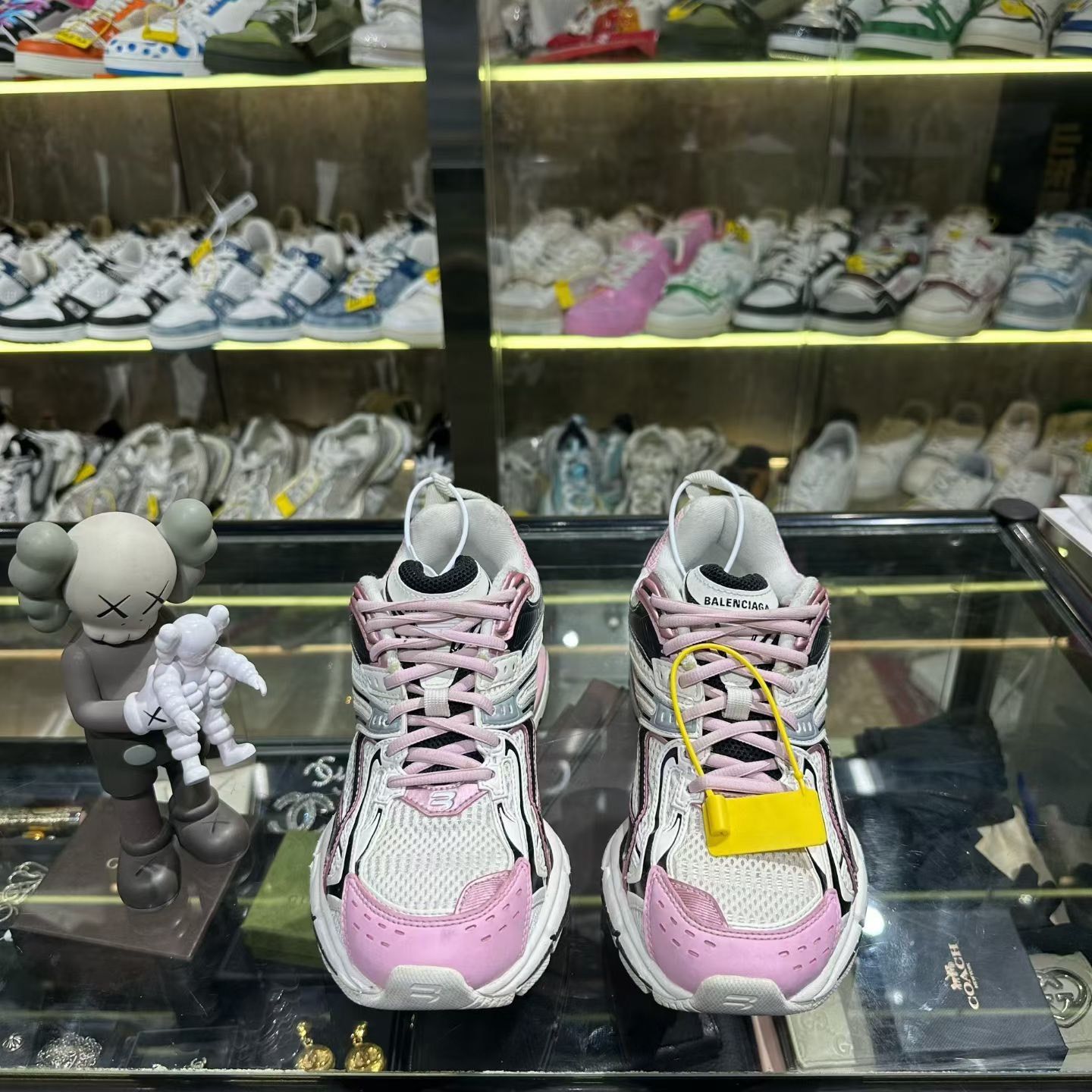 Balenciaga Balenciaga Pink Lowtop Sneakers us_7 Women Size US 7 / IT 37 - 2 Thumbnail