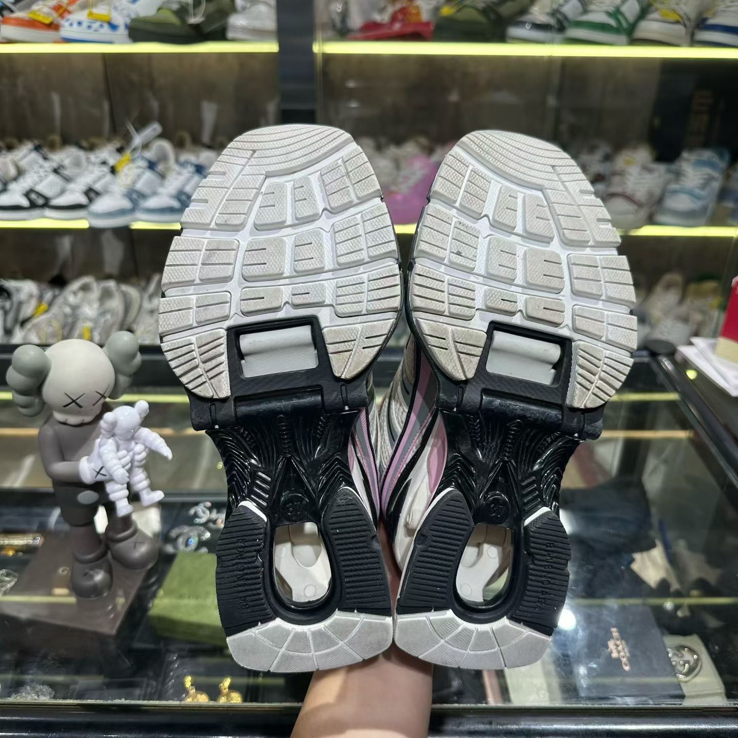Balenciaga Balenciaga Pink Lowtop Sneakers us_7 Women Size US 7 / IT 37 - 4 Thumbnail