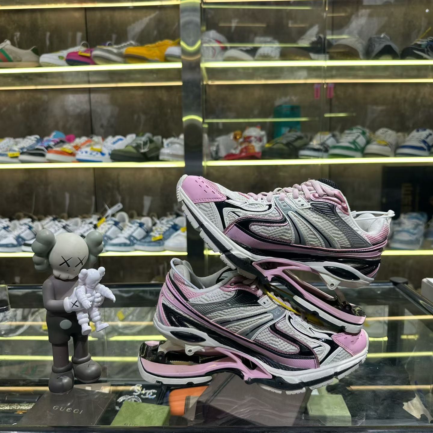 Balenciaga Balenciaga Pink Lowtop Sneakers us_7 Women Size US 7 / IT 37 - 6 Thumbnail