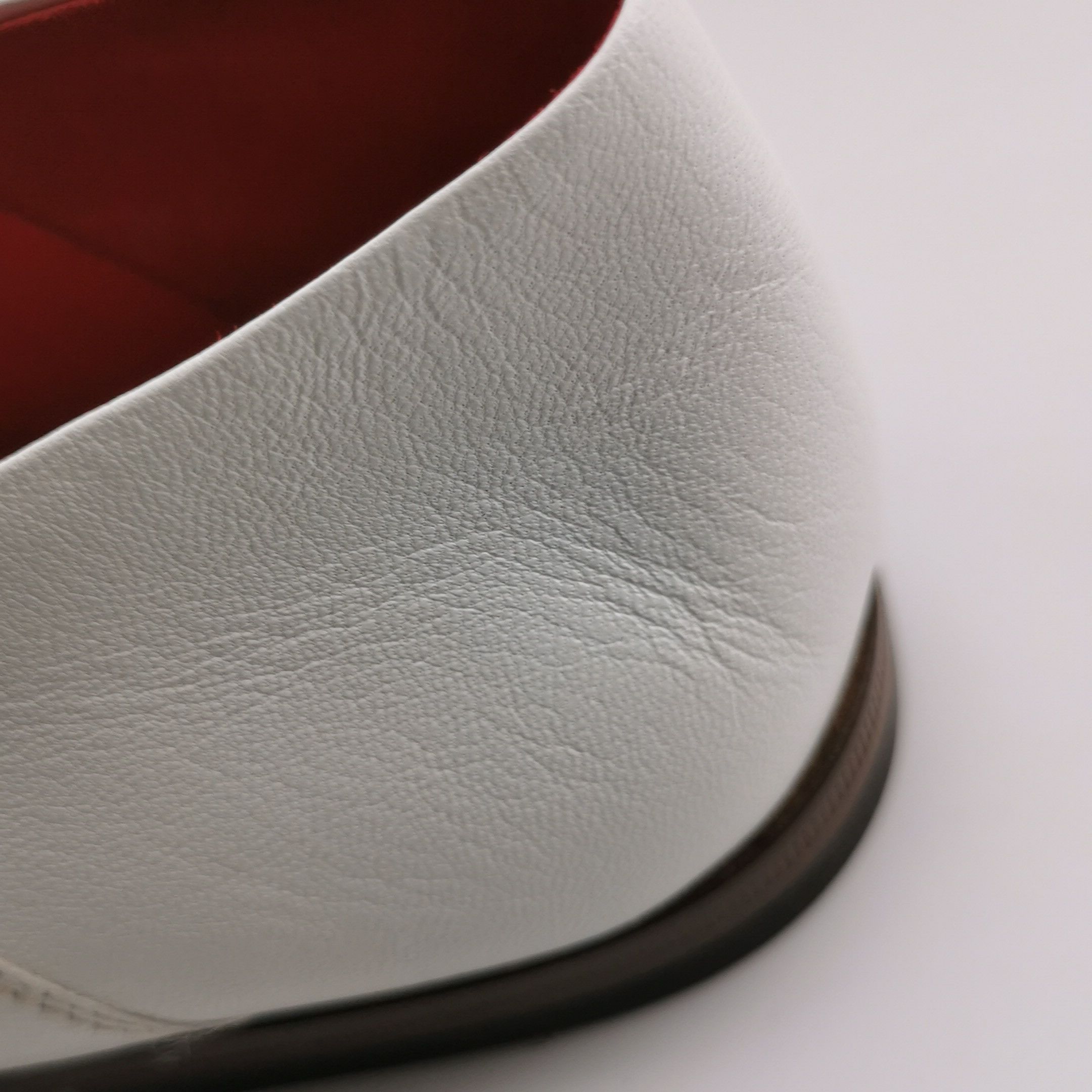 Salvatore Ferragamo Ferragamo Red Gancini White Leather Loafers 7.5 Size US 8 / EU 41 - 13 Thumbnail