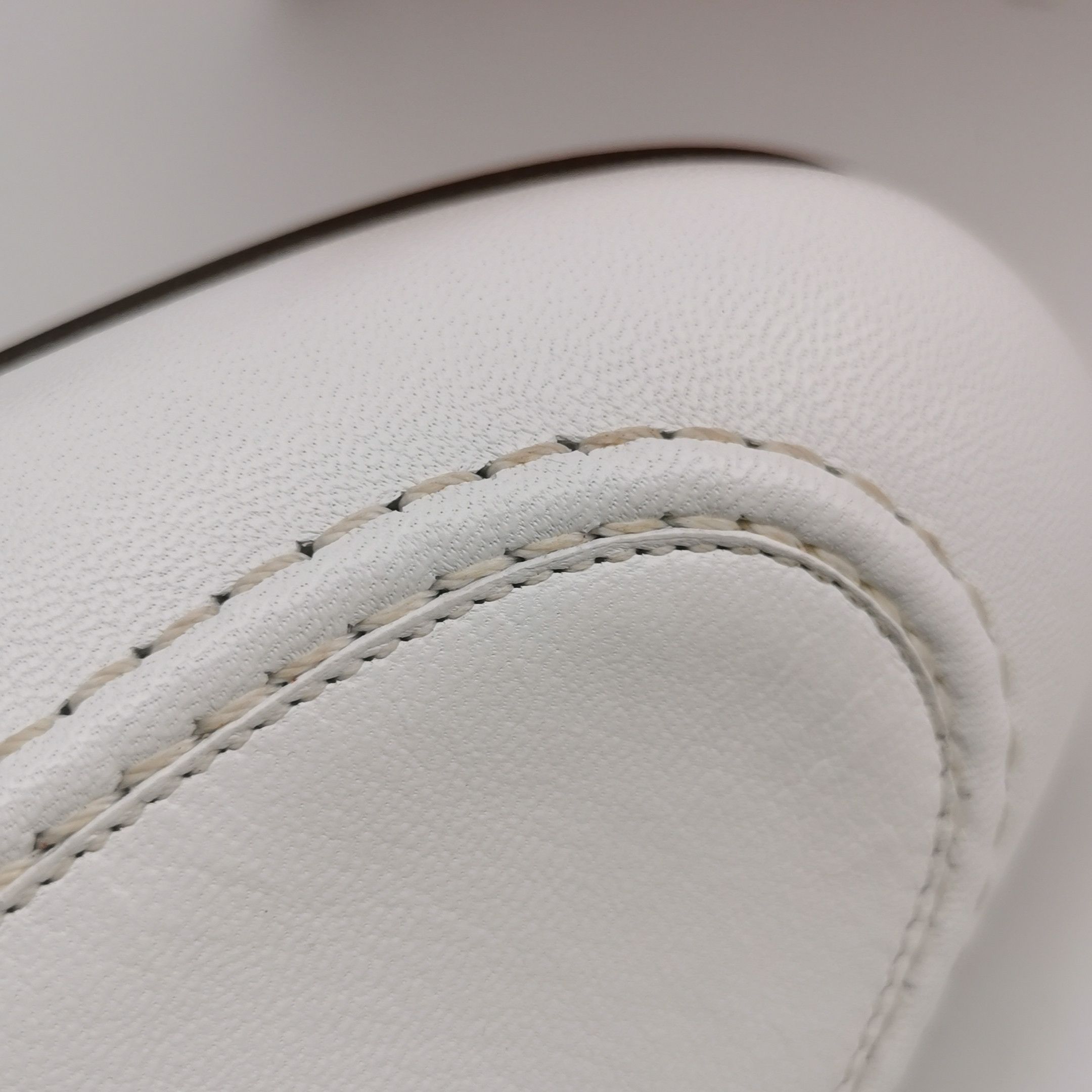 Salvatore Ferragamo Ferragamo Red Gancini White Leather Loafers 7.5 Size US 8 / EU 41 - 9 Thumbnail