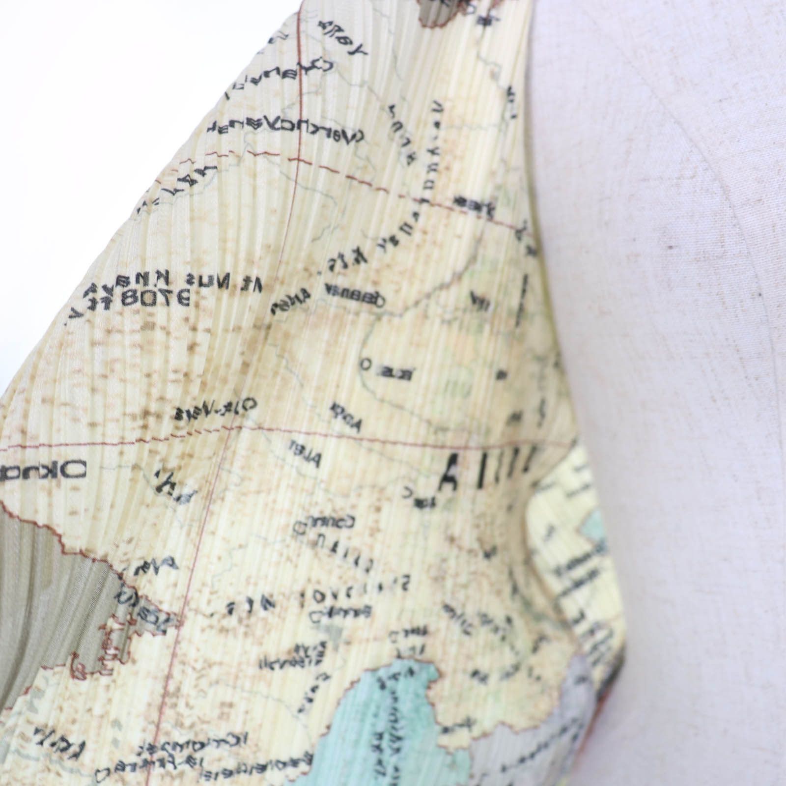 Issey Miyake Issey Miyake Pleats Please World Map Polyester Cardigan Textile Tops PP81-J0594 DUTY FREE for USA Size ONE SIZE - 5 Thumbnail