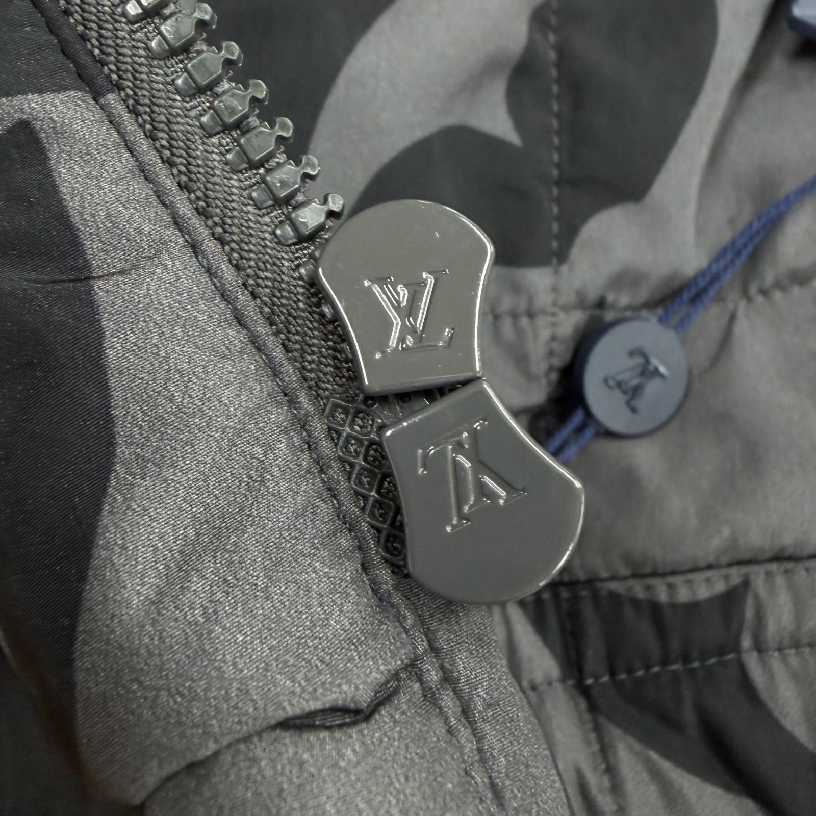 Louis Vuitton Louis Vuitton Louis Vuitton Nylon Jacket Textile Outerwear DUTY FREE for USA Size ONE SIZE - 8 Thumbnail