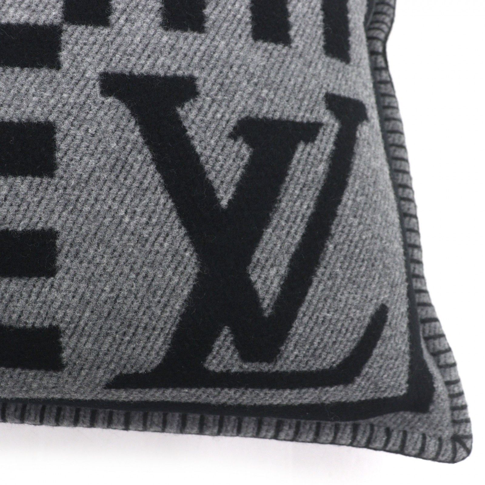 Louis Vuitton Louis Vuitton Louis Vuitton LV Summit Wool Cashmere Cushion Textile Other DUTY FREE for USA Size ONE SIZE - 4 Thumbnail