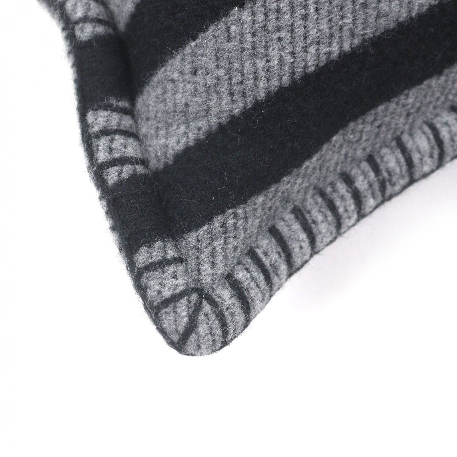 Louis Vuitton Louis Vuitton Louis Vuitton LV Summit Wool Cashmere Cushion Textile Other DUTY FREE for USA Size ONE SIZE - 5 Thumbnail