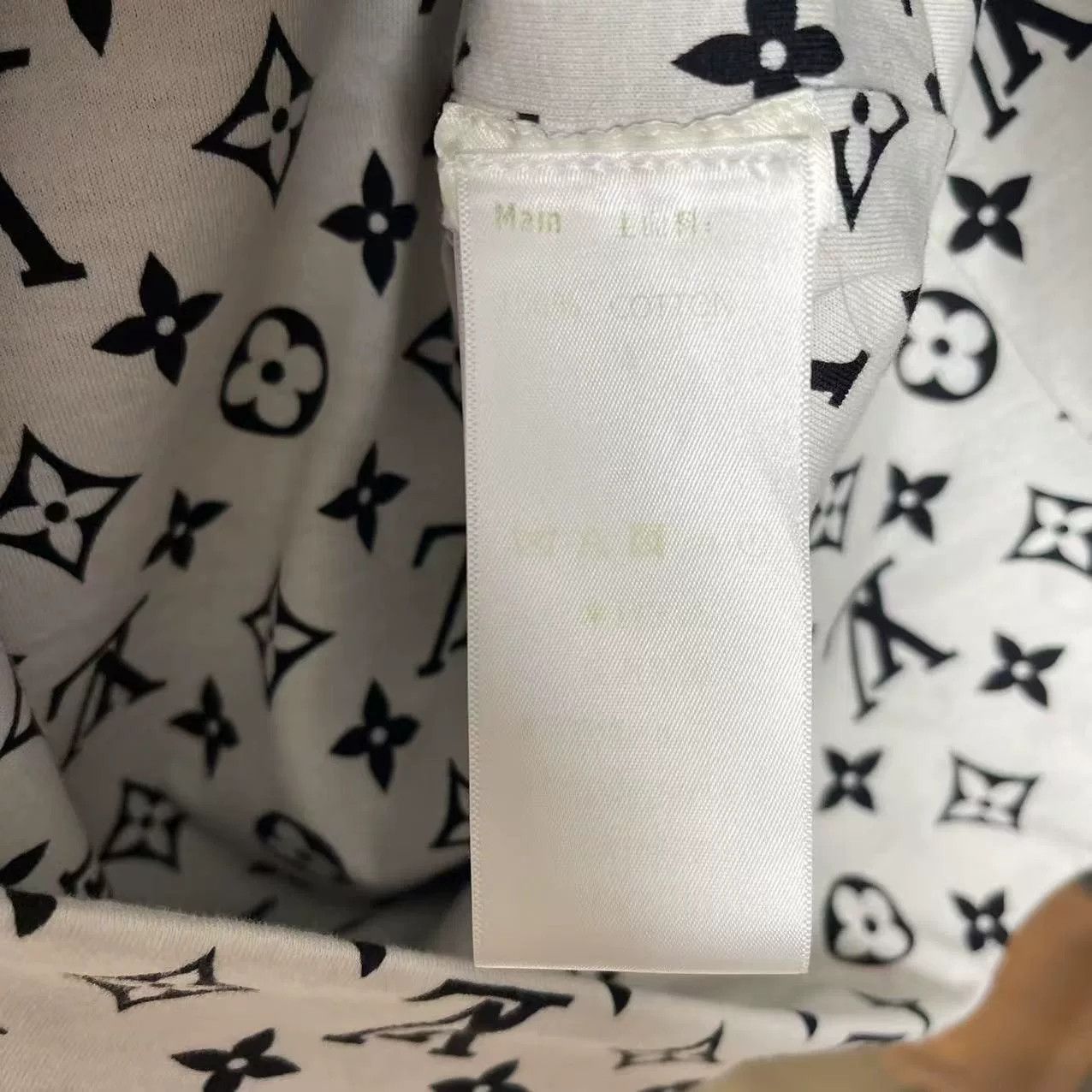 Louis Vuitton Louis Vuitton T-Shirt S Women Size S / US 4 / IT 40 - 5 Thumbnail