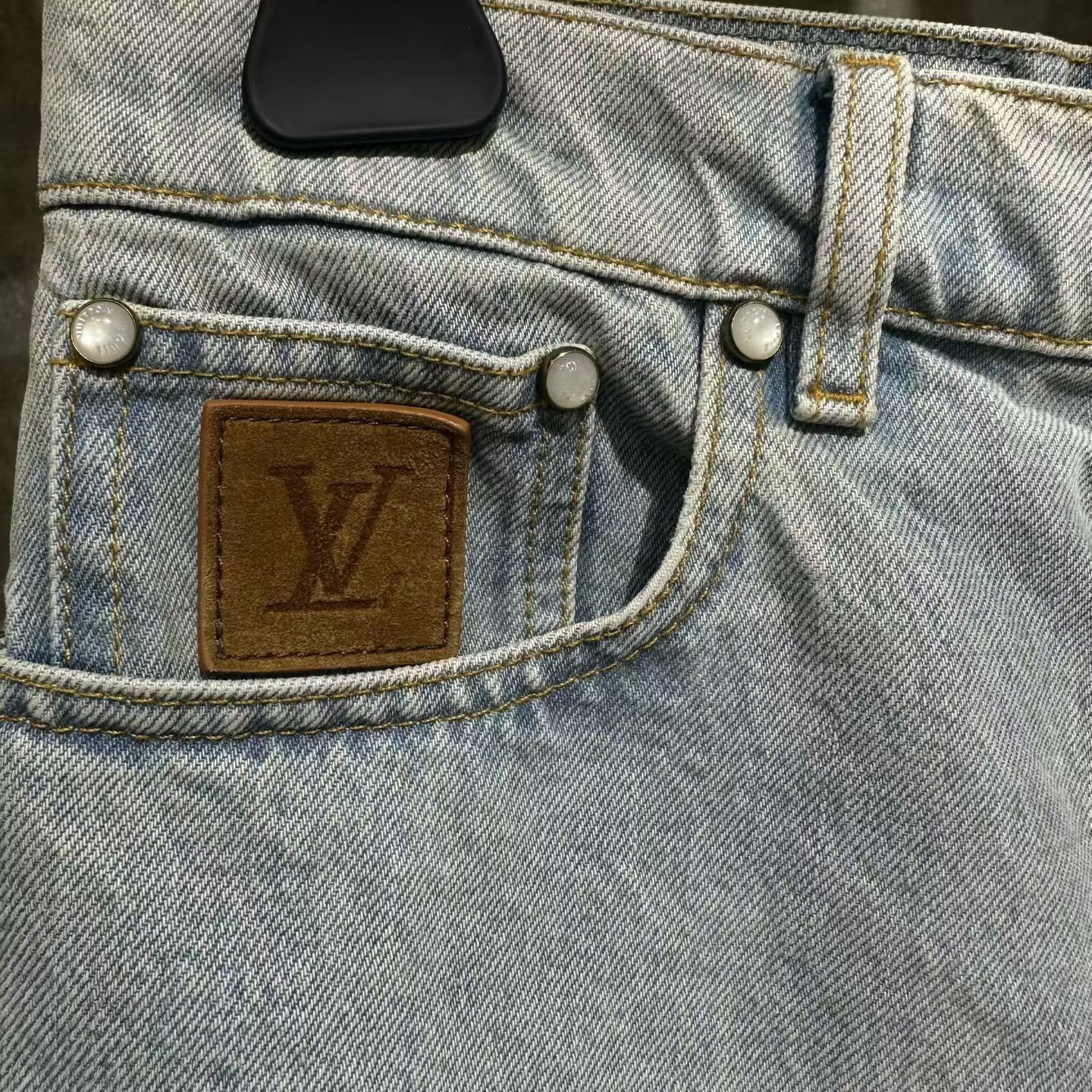 Louis Vuitton Louis Vuitton Retro Embroidered Blue Denim Jeans 34 Men Size US 34 / EU 50 - 3 Thumbnail