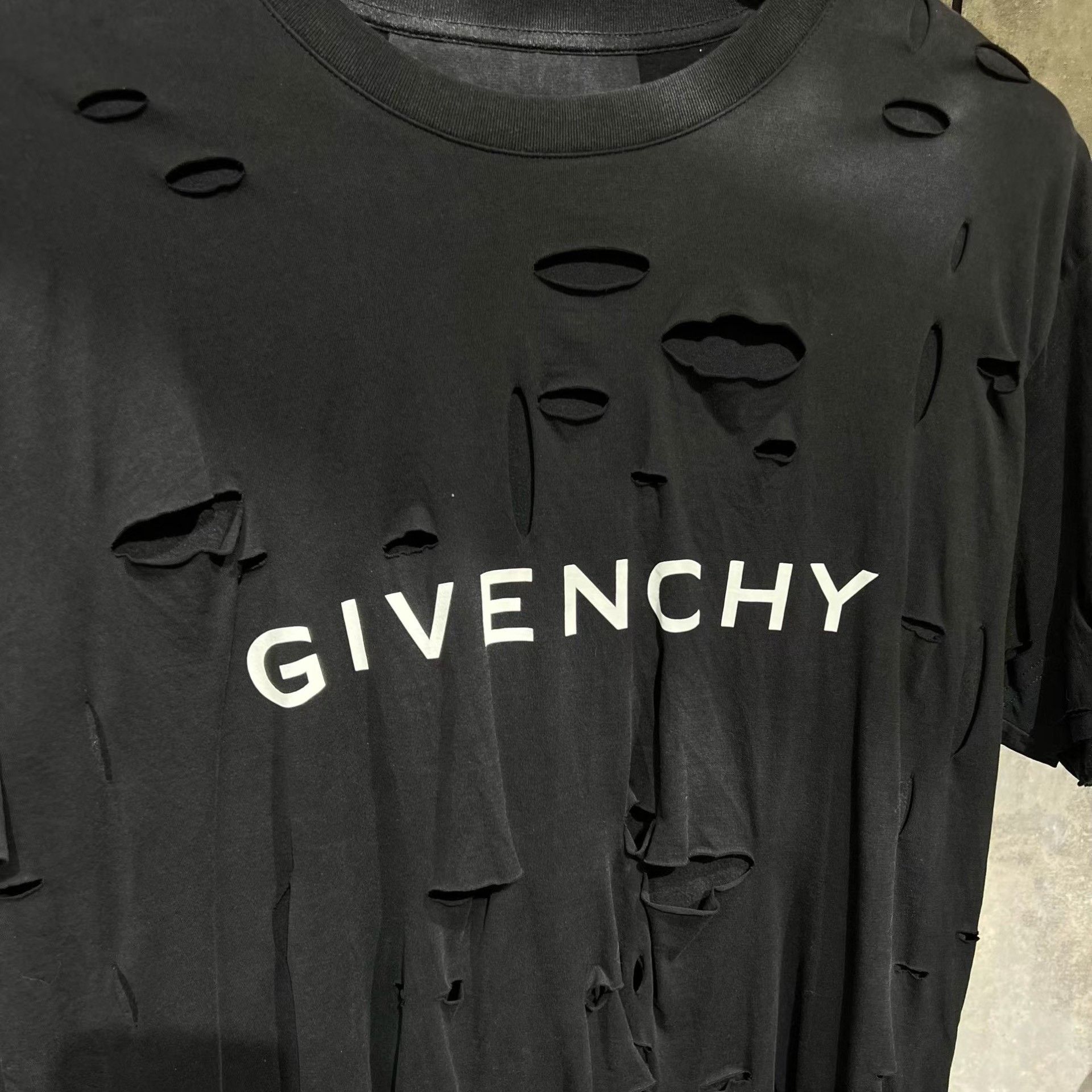 Givenchy Givenchy Retro Printed Black T-Shirt xs Men Size US XS / EU 42 / 0 - 5 Thumbnail