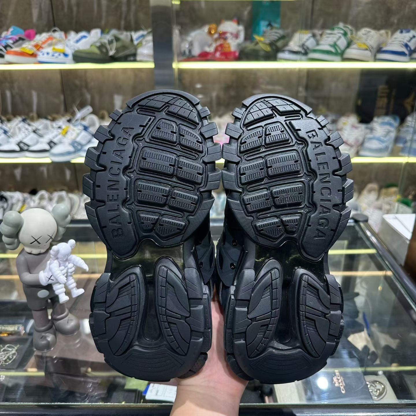 Balenciaga Balenciaga Black Lowtop Sneakers us_8 Women Size US 8 / IT 38 - 4 Thumbnail