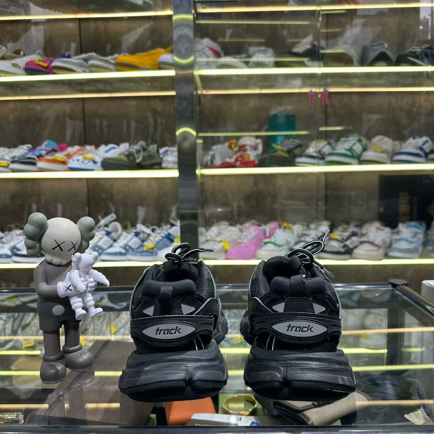 Balenciaga Balenciaga Black Lowtop Sneakers us_8 Women Size US 8 / IT 38 - 3 Thumbnail