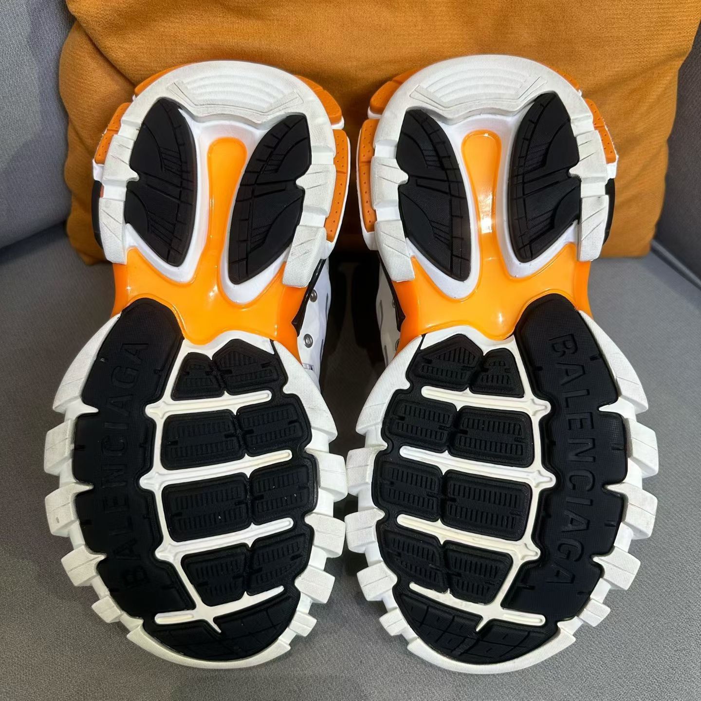 Balenciaga Balenciaga White Lowtop Sneakers us_8 Women Size US 8 / IT 38 - 6 Thumbnail