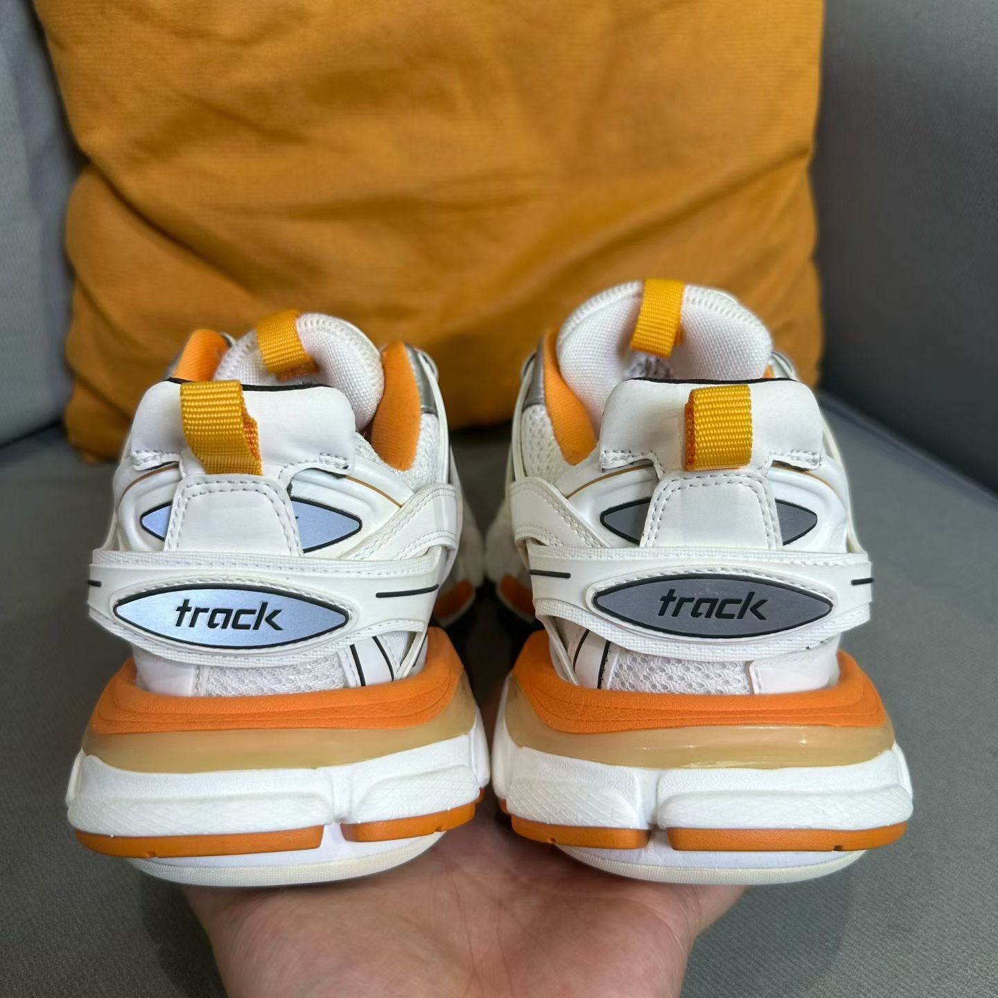 Balenciaga Balenciaga White Lowtop Sneakers us_8 Women Size US 8 / IT 38 - 3 Thumbnail