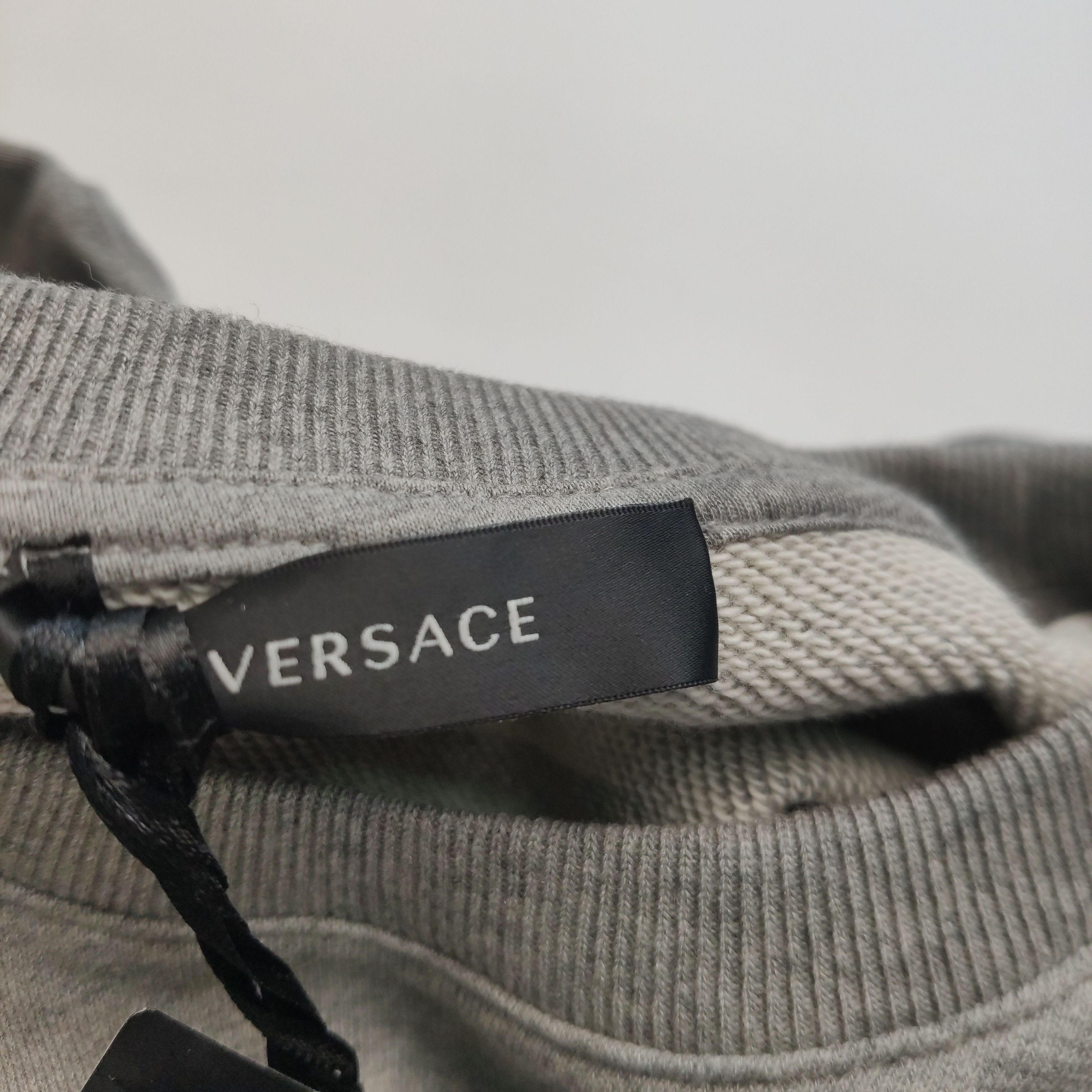 Versace Versace Script Logo Embroidered Sweatshirt Size L Size US L / EU 52-54 / 3 - 6 Thumbnail