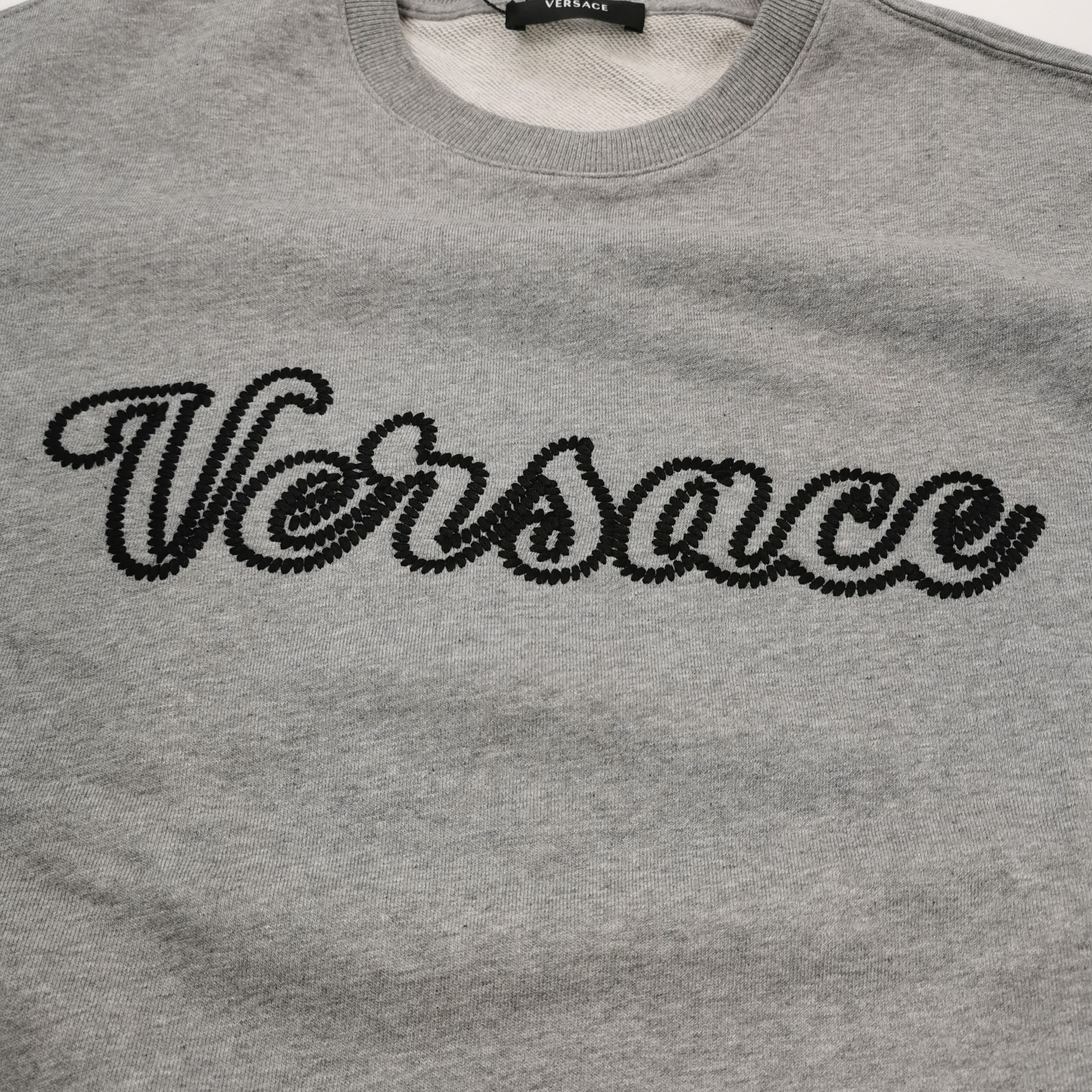 Versace Versace Script Logo Embroidered Sweatshirt Size L Size US L / EU 52-54 / 3 - 4 Thumbnail