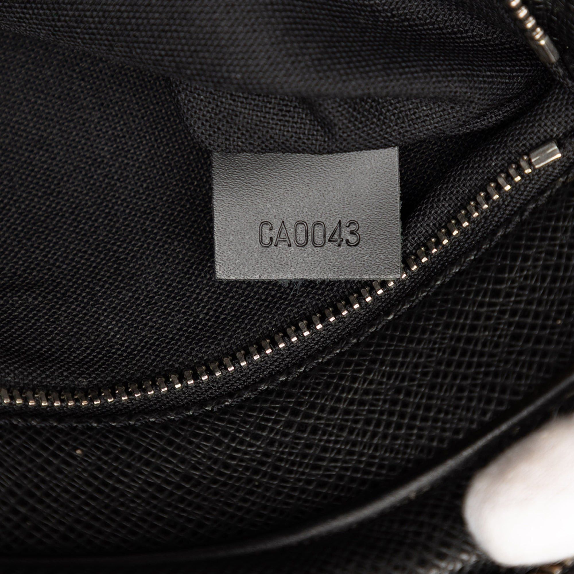 Louis Vuitton Taiga Pochette Kaluga Size ONE SIZE - 6 Thumbnail