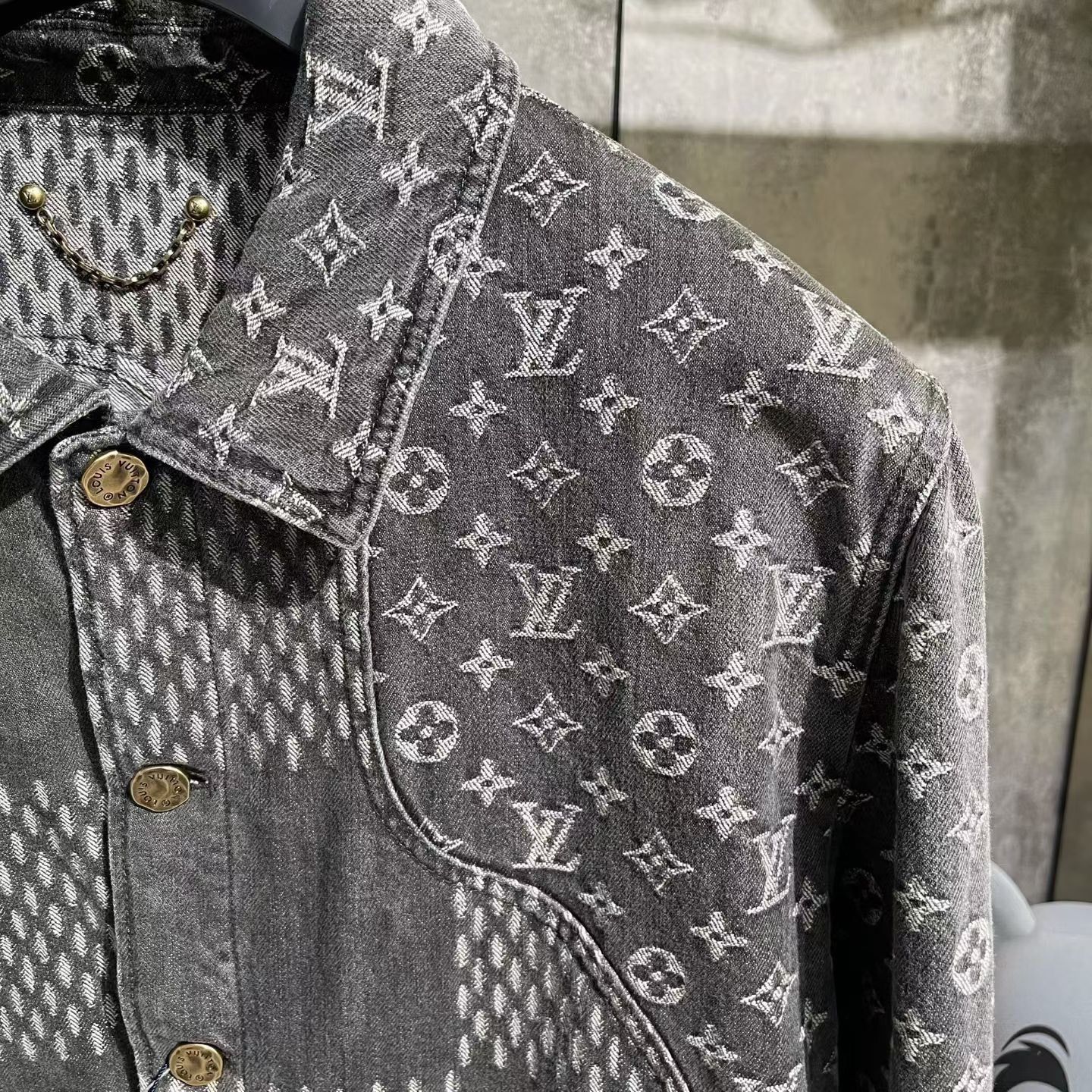 Louis Vuitton Louis Vuitton Black Light Jacket m Men Size US M / EU 48-50 / 2 - 3 Thumbnail