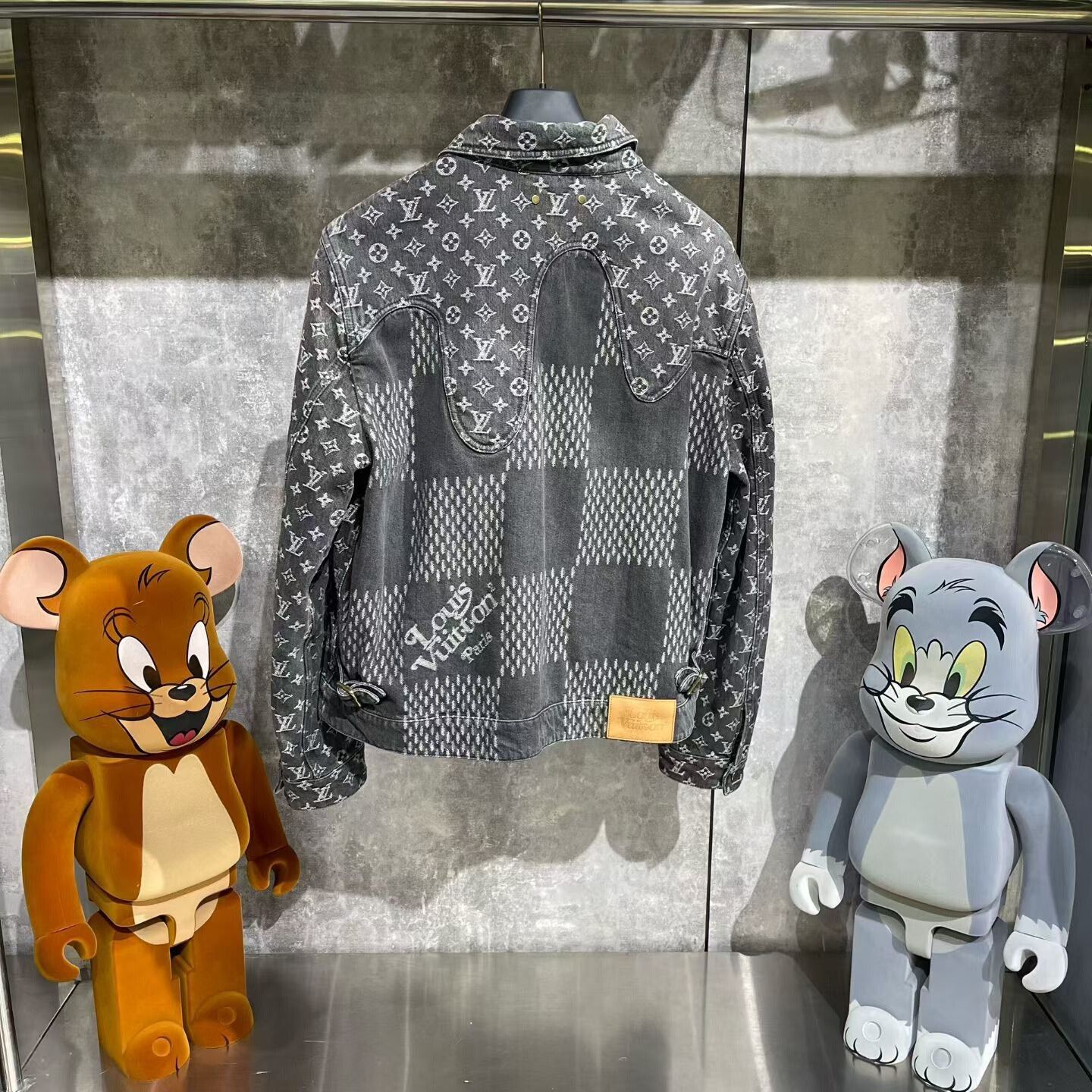 Louis Vuitton Louis Vuitton Black Light Jacket m Men Size US M / EU 48-50 / 2 - 2 Thumbnail