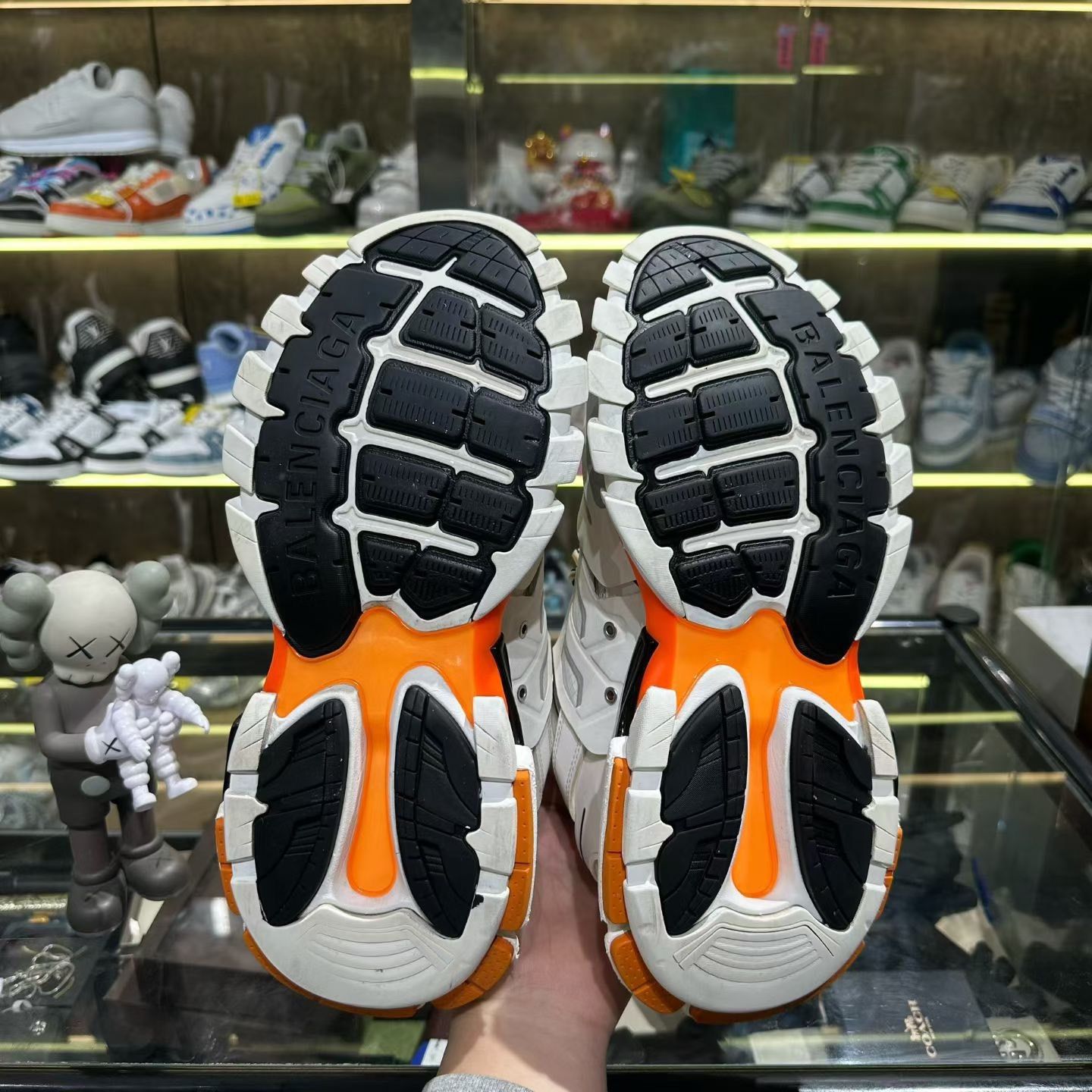 Balenciaga Balenciaga Orange Lowtop Sneakers 10 Men Size US 10 / EU 43 - 4 Thumbnail