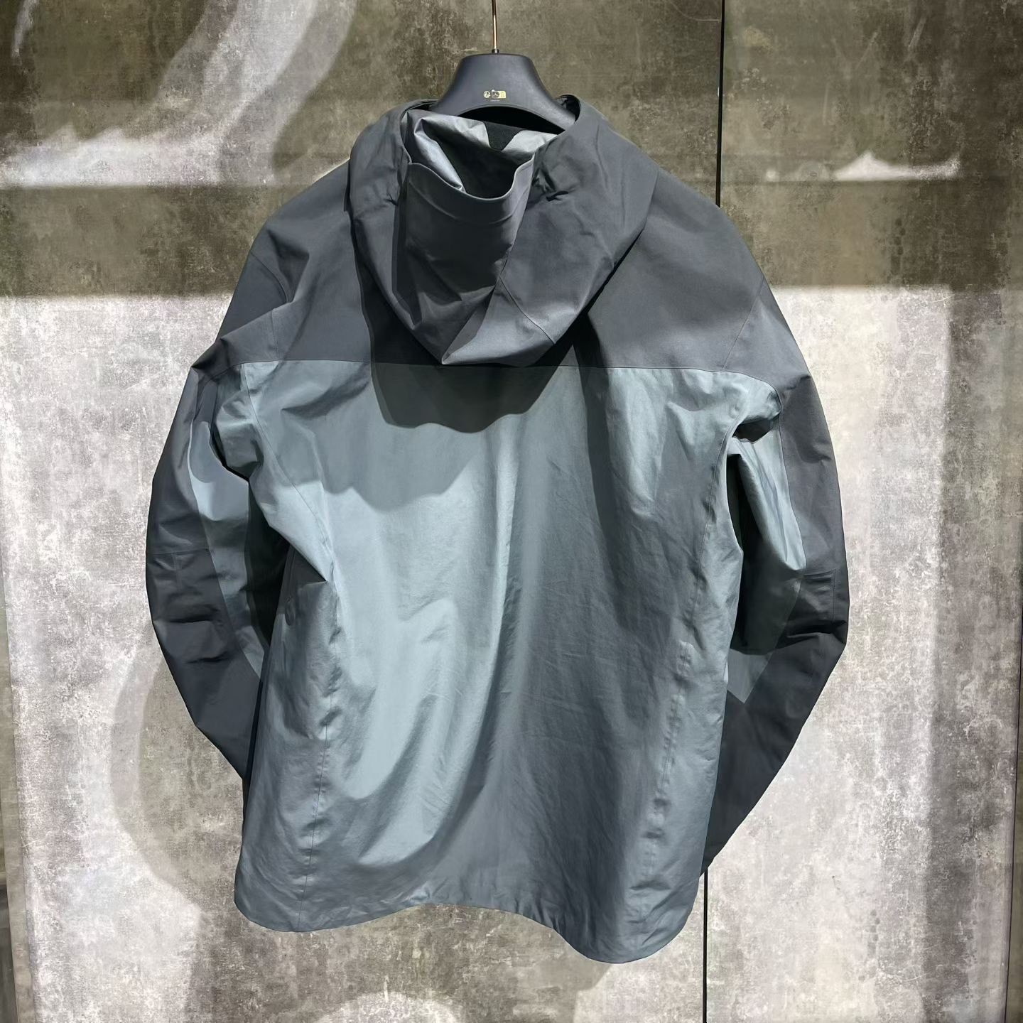 Arc'teryx Arc'teryx Gray Light Jacket l Men Size US L / EU 52-54 / 3 - 2 Thumbnail