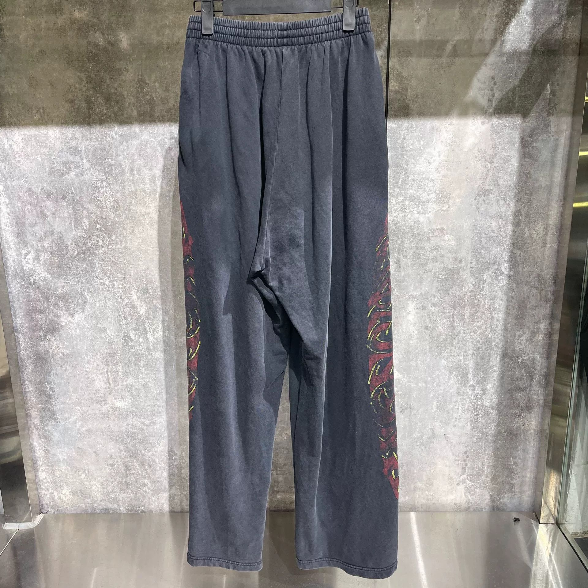 Balenciaga Balenciaga Distressed Sweatpants us_2 Women Size 26" / US 2 / IT 38 - 2 Thumbnail