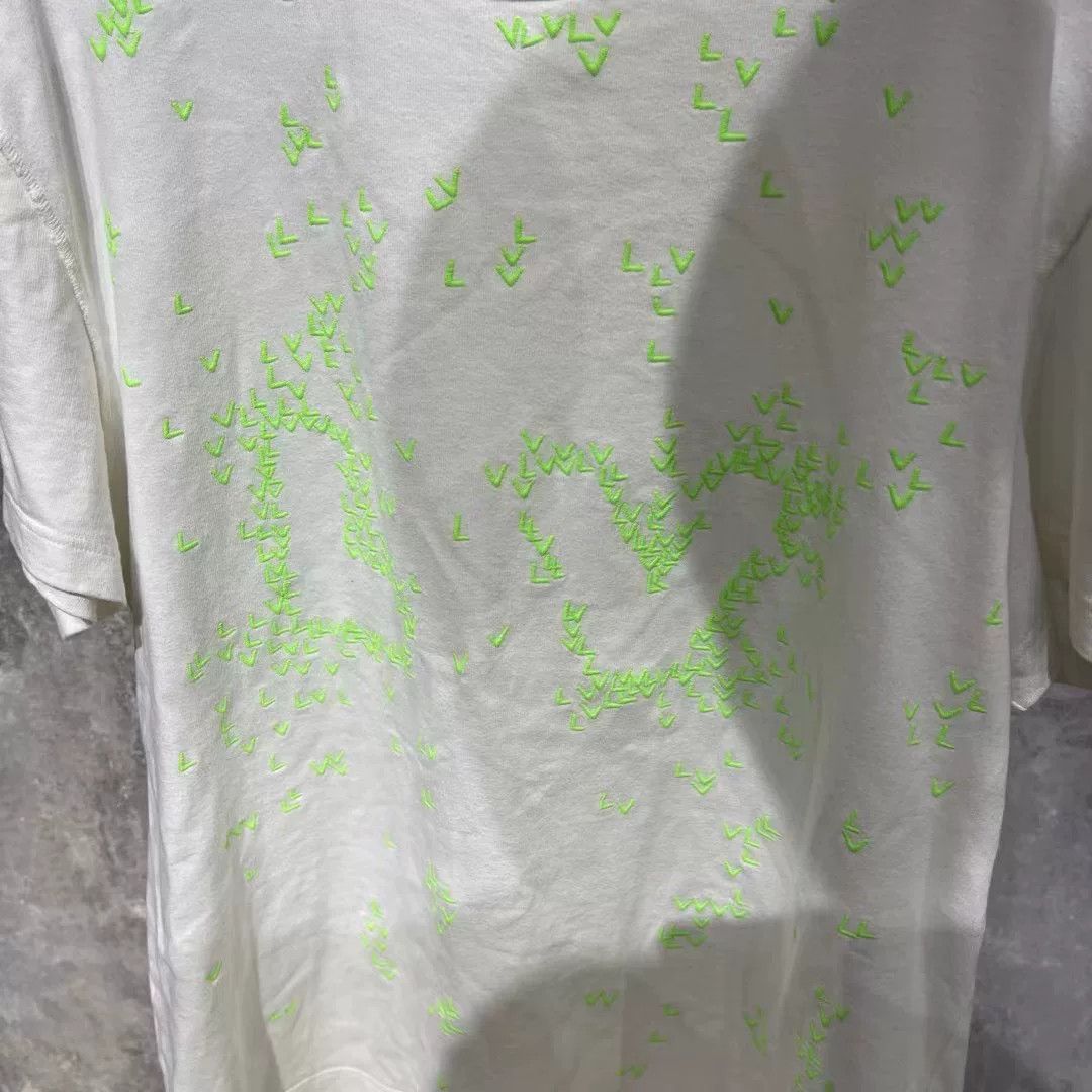Louis Vuitton Louis Vuitton Embroidered Green T-Shirt l Men Size US L / EU 52-54 / 3 - 3 Thumbnail