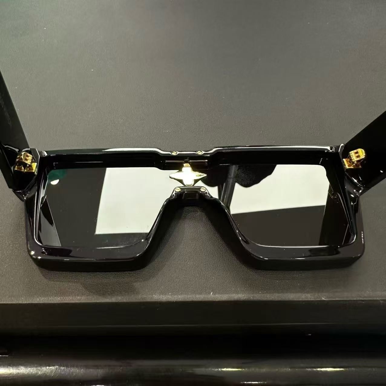 Louis Vuitton Louis Vuitton Sunglasses one size Men Size ONE SIZE - 5 Thumbnail