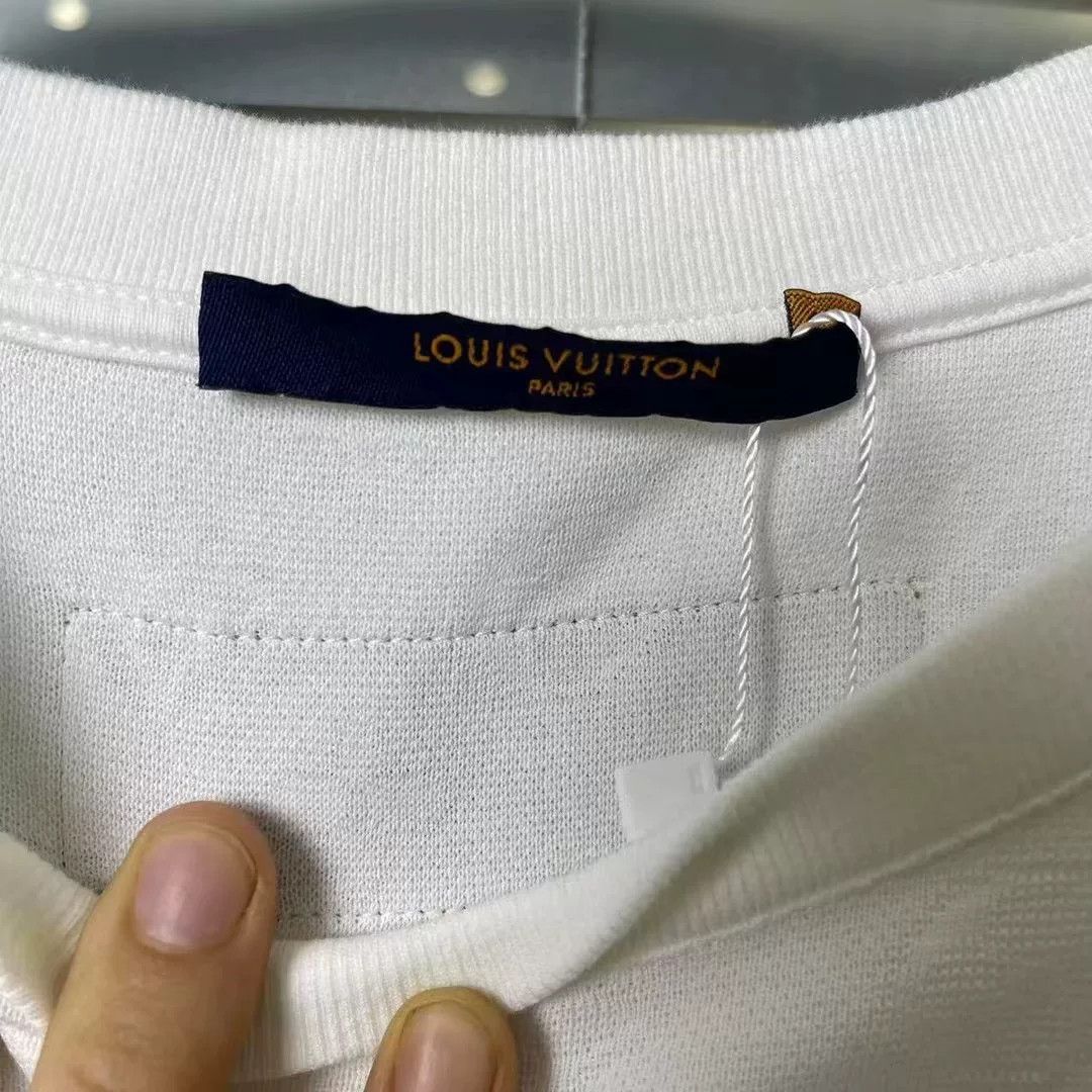 Louis Vuitton Louis Vuitton White T-Shirt l Men Size US L / EU 52-54 / 3 - 3 Thumbnail