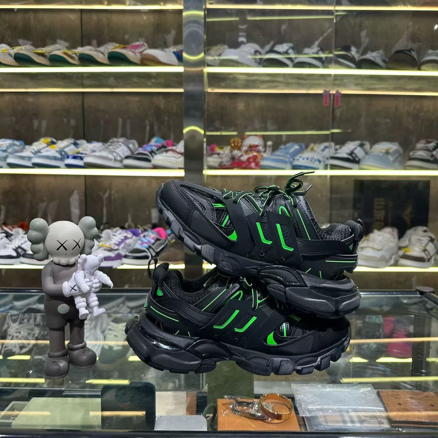 Balenciaga Balenciaga Green Lowtop Sneakers us_7 Women Size US 7 / IT 37 - 5 Thumbnail