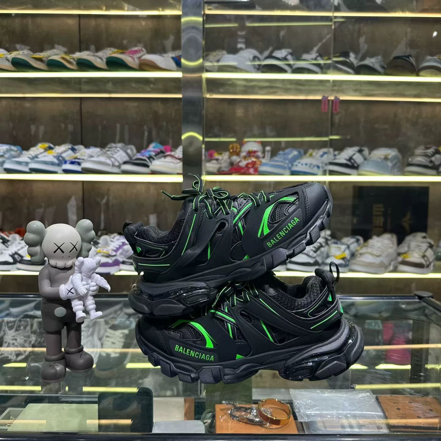 Balenciaga Balenciaga Green Lowtop Sneakers us_7 Women Size US 7 / IT 37 - 4 Thumbnail