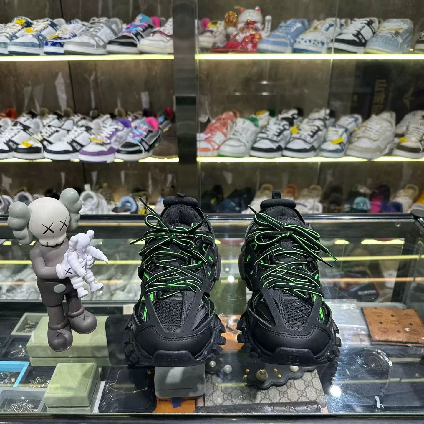 Balenciaga Balenciaga Green Lowtop Sneakers us_7 Women Size US 7 / IT 37 - 2 Thumbnail