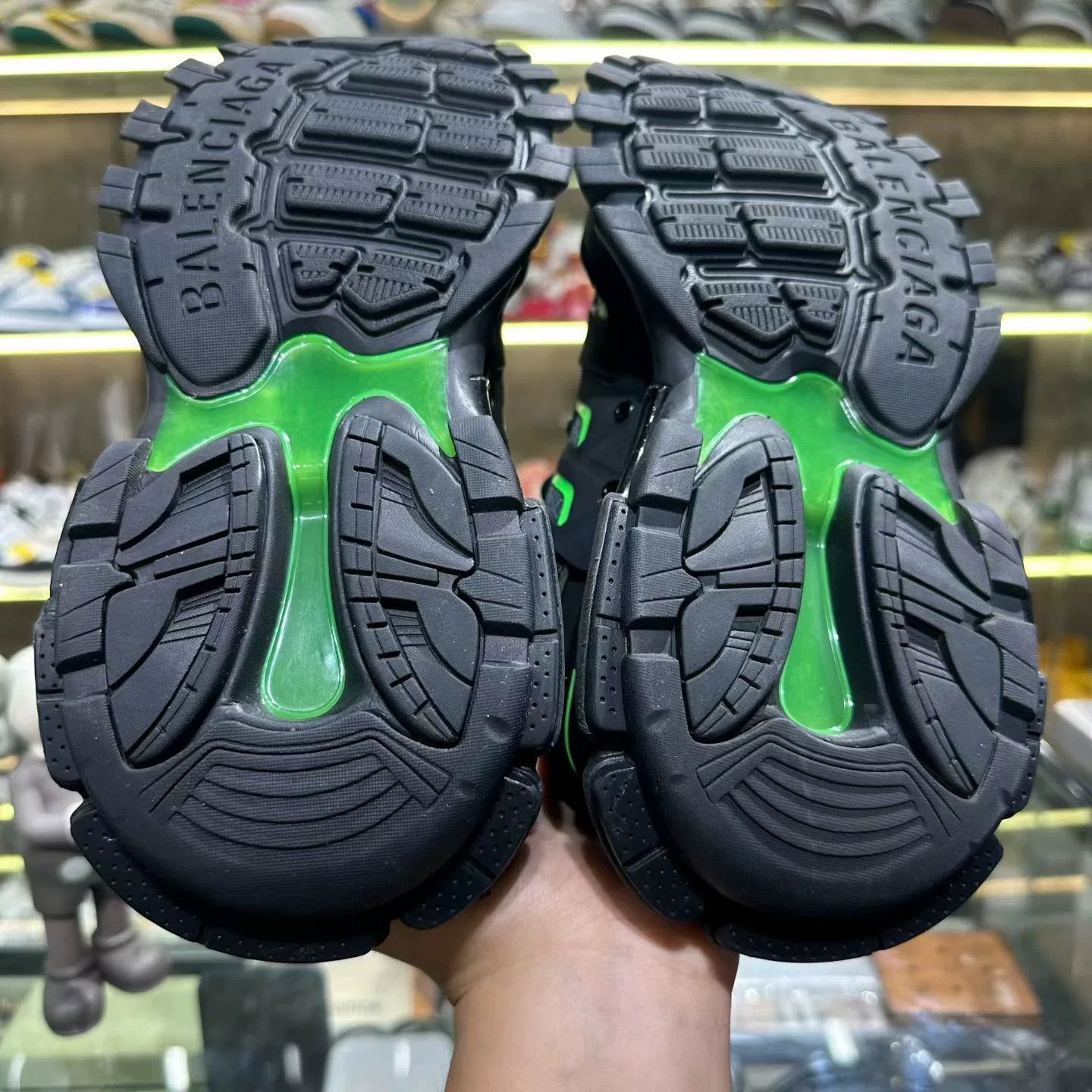Balenciaga Balenciaga Green Lowtop Sneakers us_7 Women Size US 7 / IT 37 - 7 Thumbnail