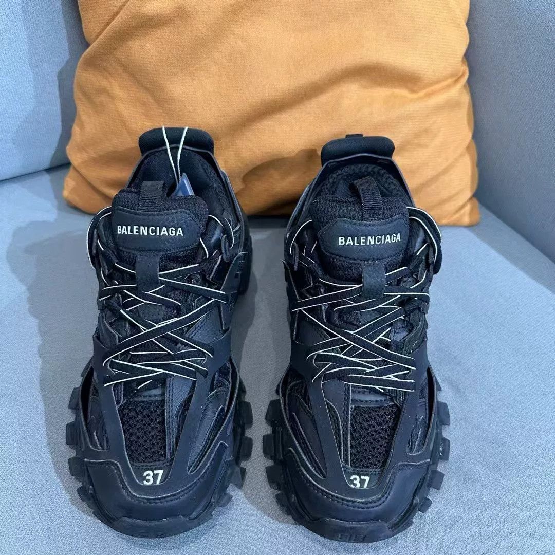 Balenciaga Balenciaga Black Lowtop Sneakers us_7 Women Size US 7 / IT 37 - 2 Thumbnail