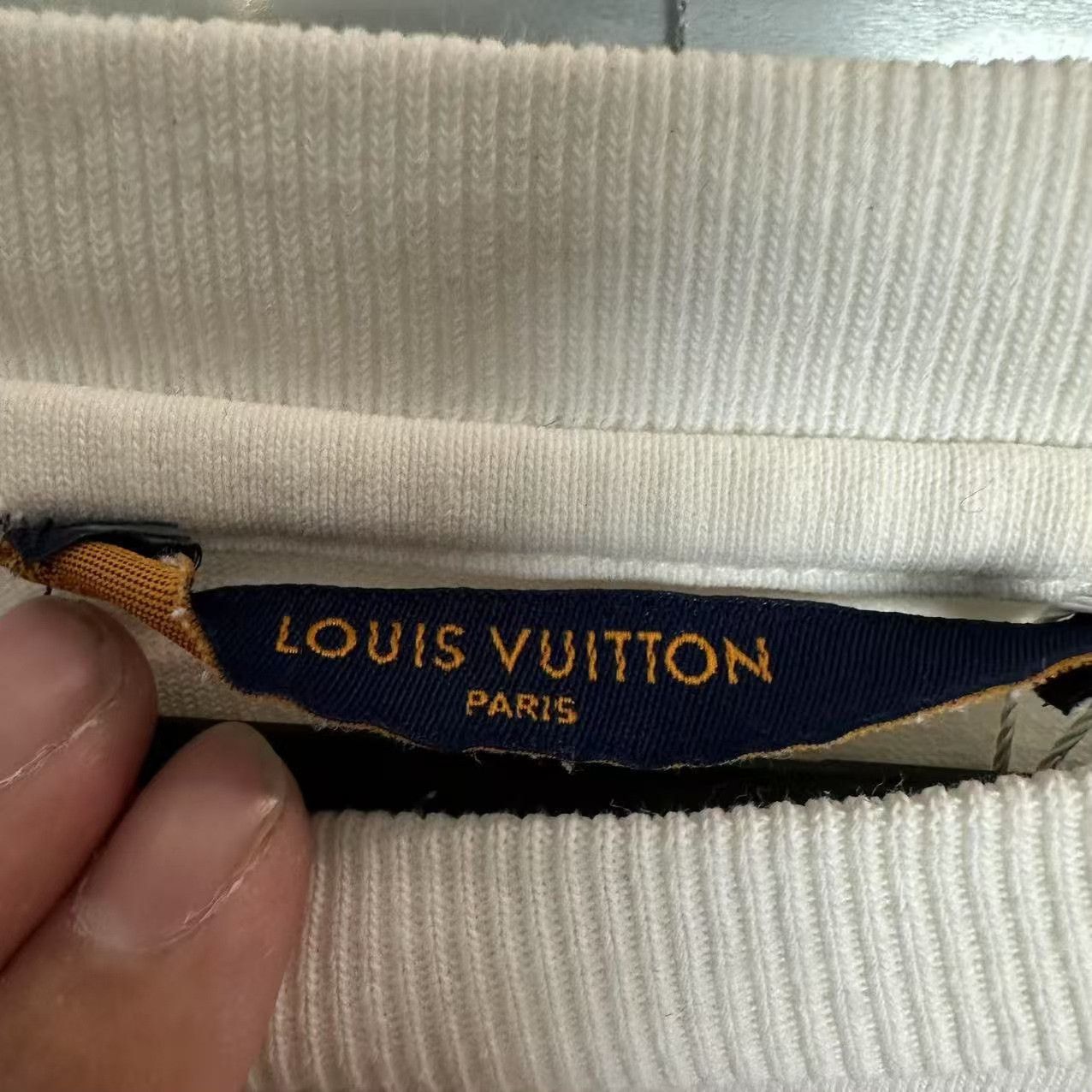 Louis Vuitton Louis Vuitton White T-Shirt m Men Size US M / EU 48-50 / 2 - 3 Thumbnail