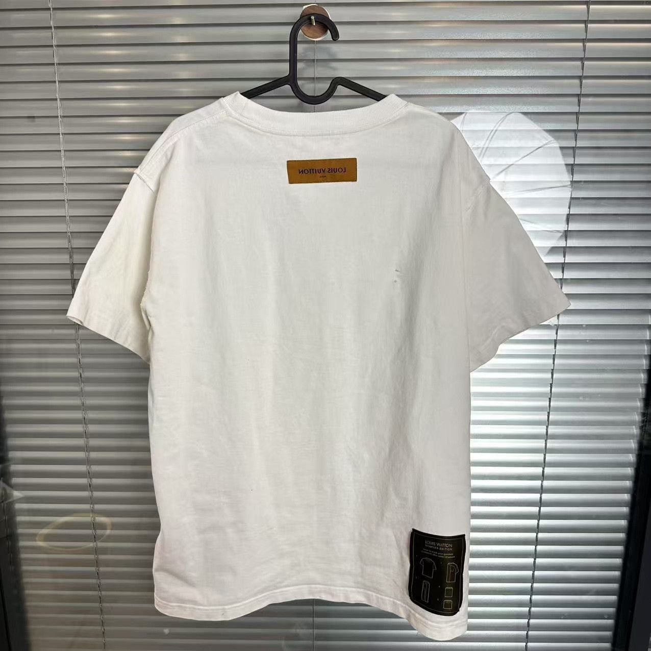 Louis Vuitton Louis Vuitton White T-Shirt m Men Size US M / EU 48-50 / 2 - 2 Thumbnail