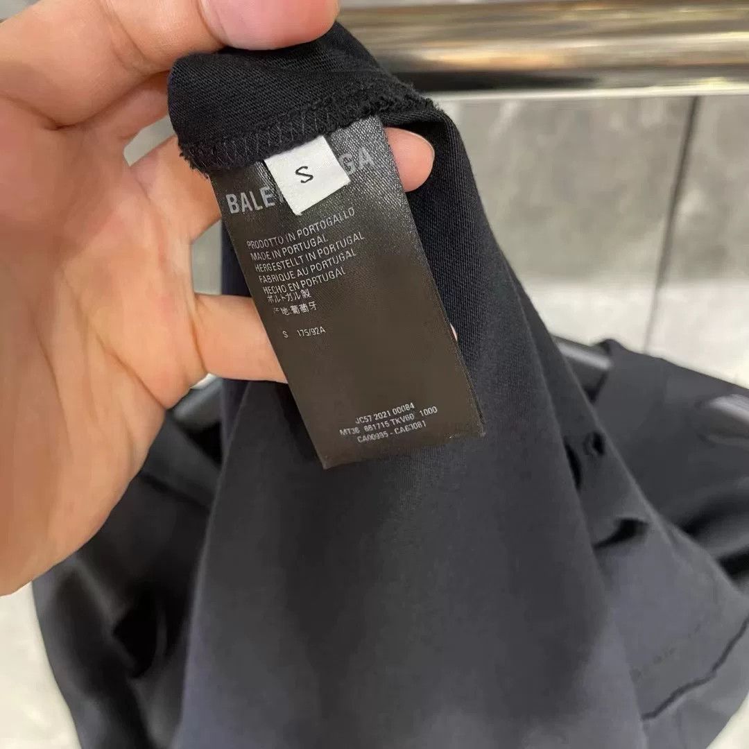 Balenciaga Balenciaga Distressed T-Shirt s Men Size US S / EU 44-46 / 1 - 4 Thumbnail