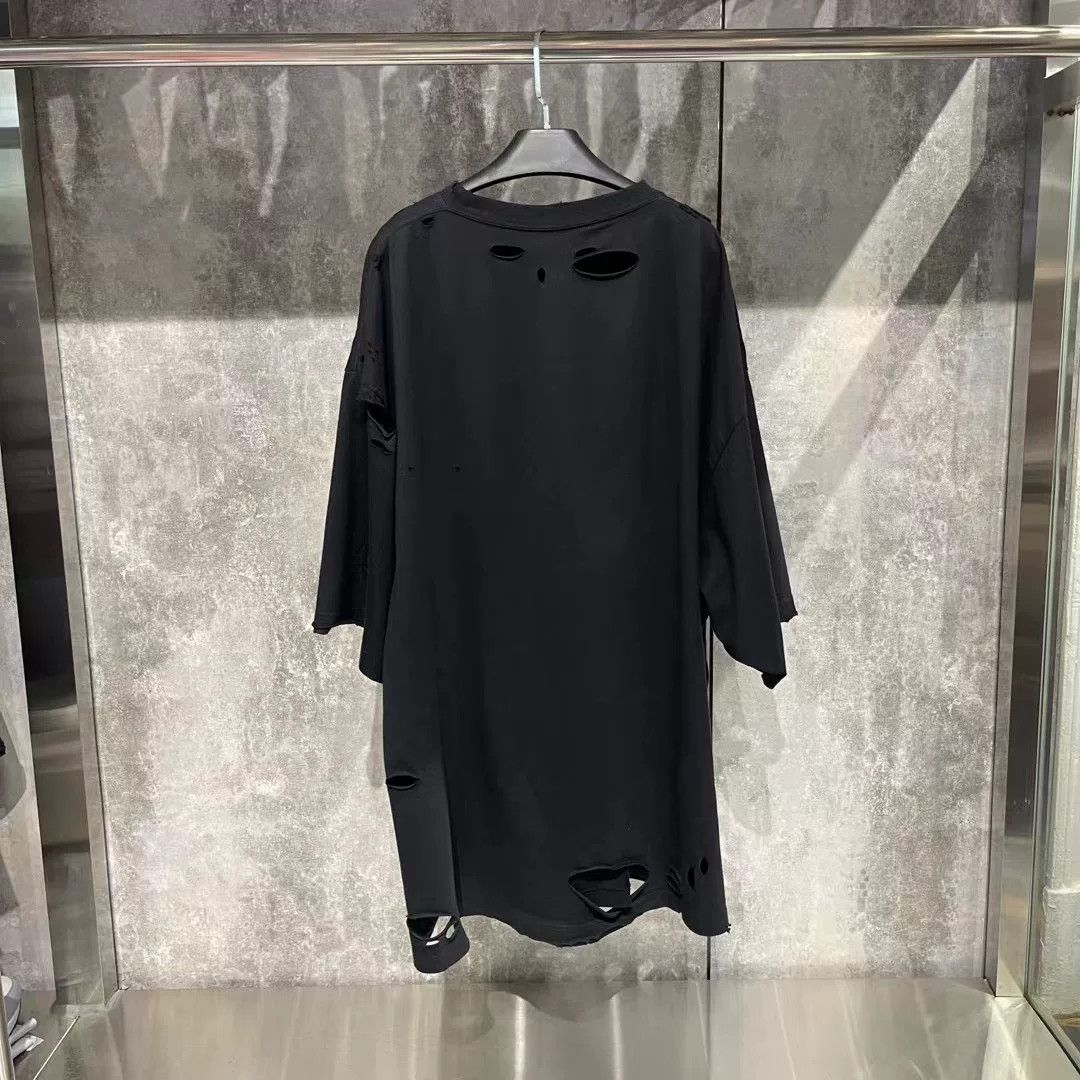 Balenciaga Balenciaga Distressed T-Shirt s Men Size US S / EU 44-46 / 1 - 2 Thumbnail