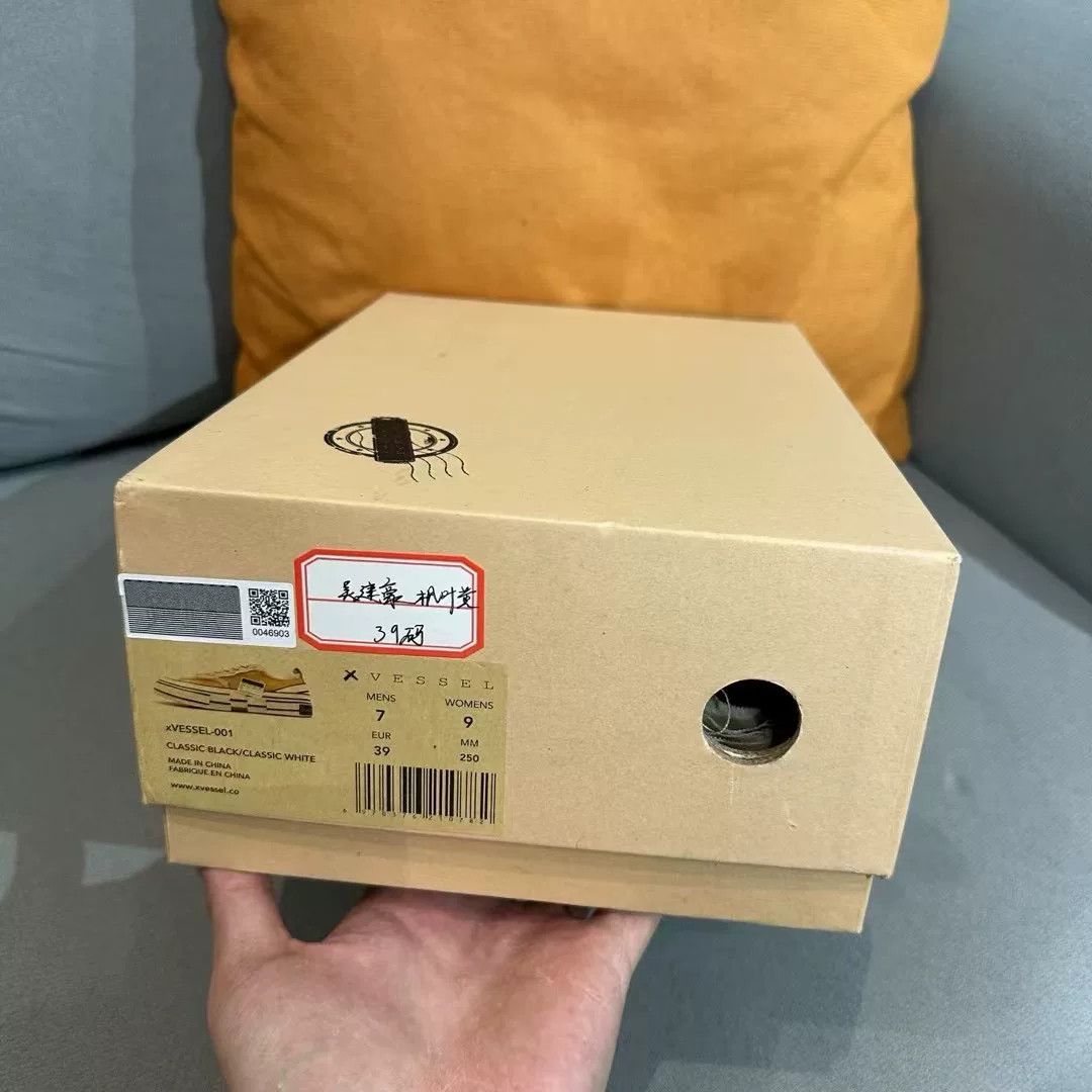 Nike Nike Yellow Lowtop Sneakers us_9 Women Size US 9 / IT 39 - 6 Thumbnail