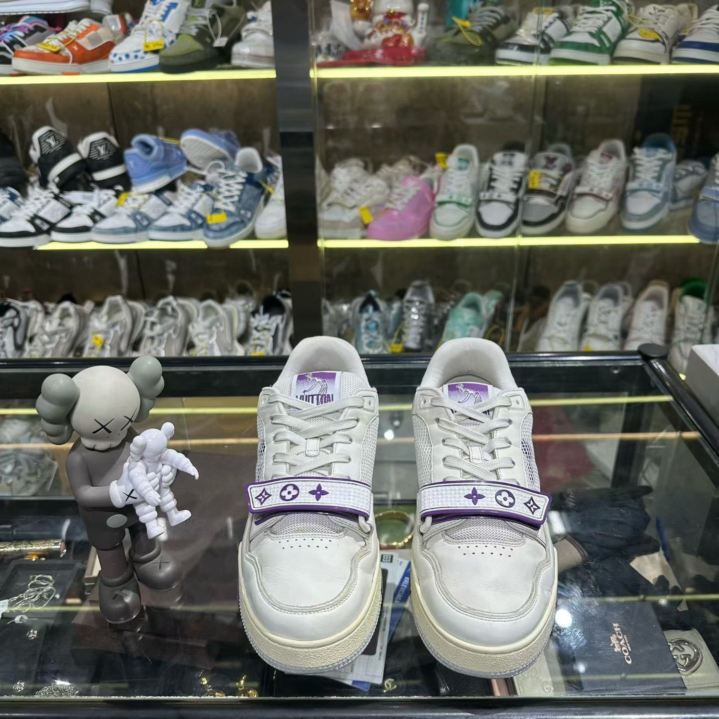 Louis Vuitton Louis Vuitton Training Multi Lowtop Sneakers 8 Men Size US 8 / EU 41 - 2 Thumbnail
