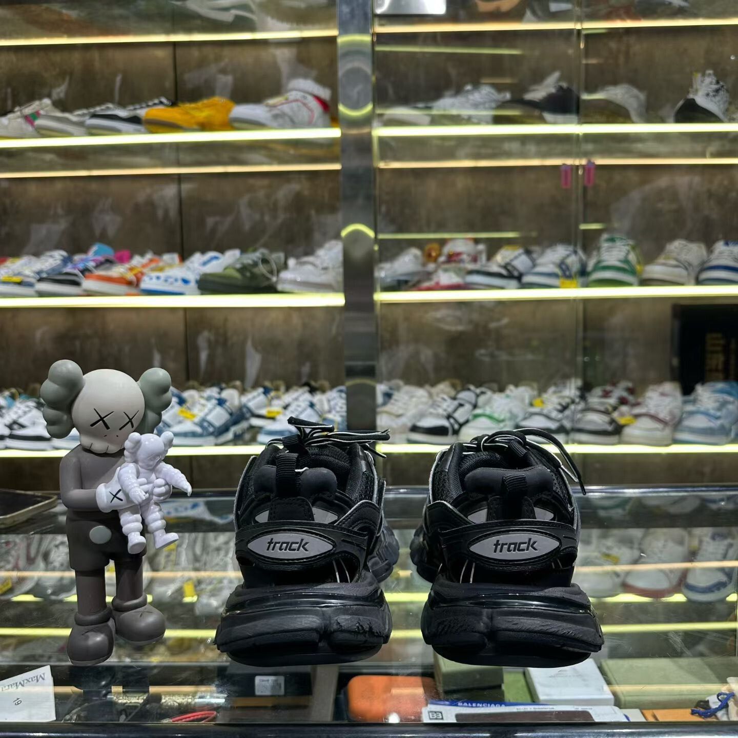 Balenciaga Balenciaga Black Lowtop Sneakers us_7 Women Size US 7 / IT 37 - 3 Thumbnail