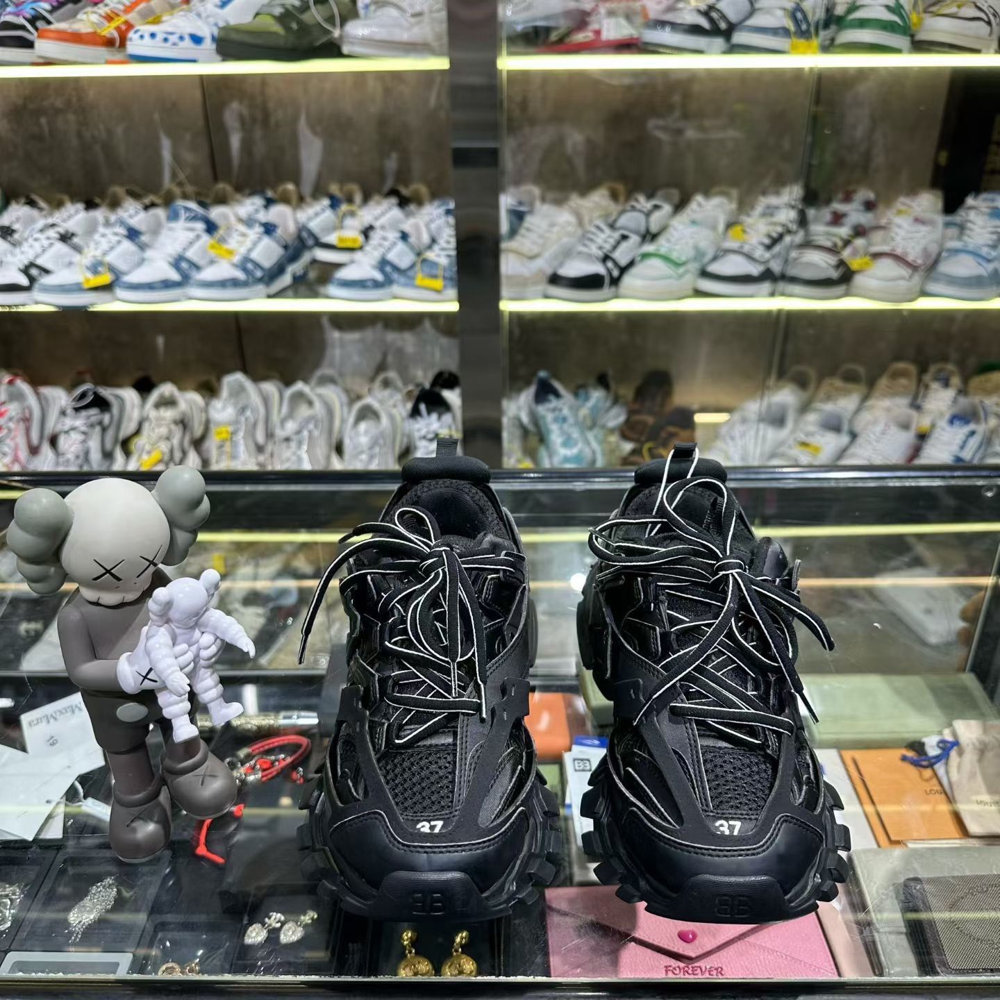Balenciaga Balenciaga Black Lowtop Sneakers us_7 Women Size US 7 / IT 37 - 2 Thumbnail