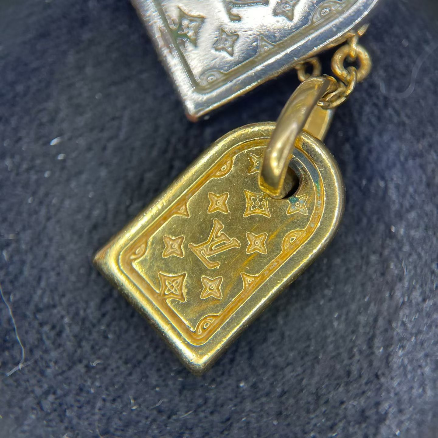 Louis Vuitton Louis Vuitton Retro Silver Necklace OS Women Size ONE SIZE - 3 Thumbnail