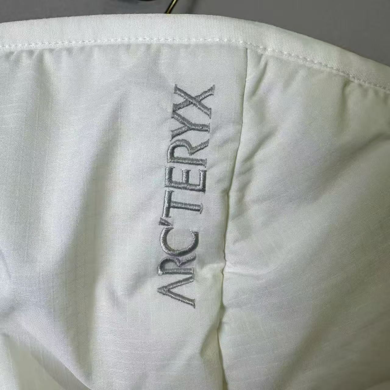 Arc'teryx Arc'teryx Cotton White Heavy Coat l Men Size US L / EU 52-54 / 3 - 7 Thumbnail